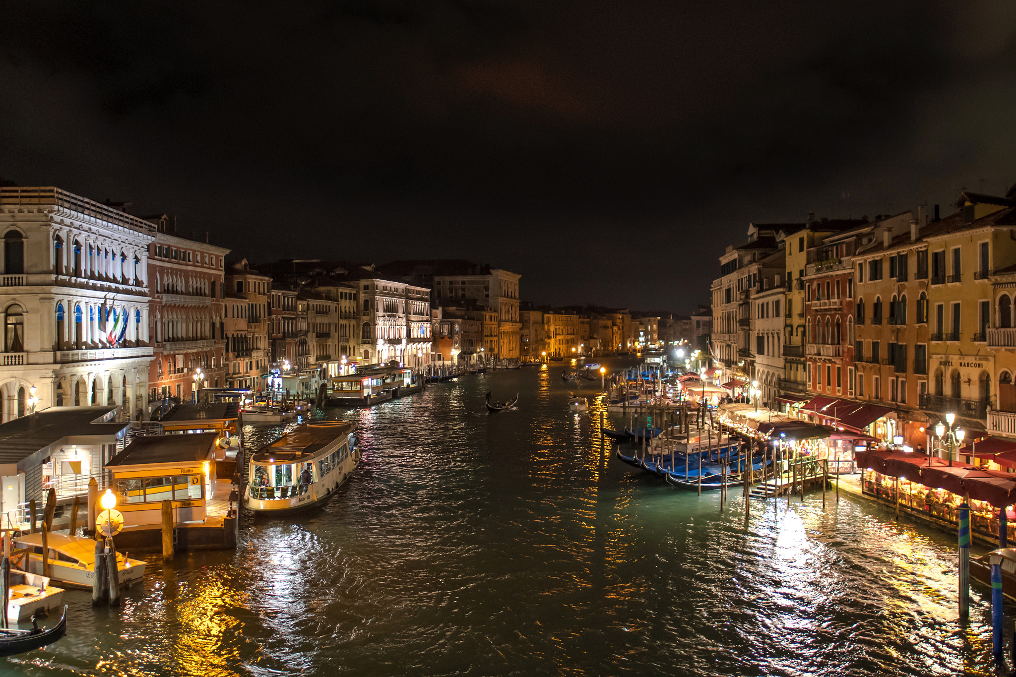 Nikon D500 + Nikon AF-S Nikkor 20mm F1.8G ED sample photo. Venezia by night photography