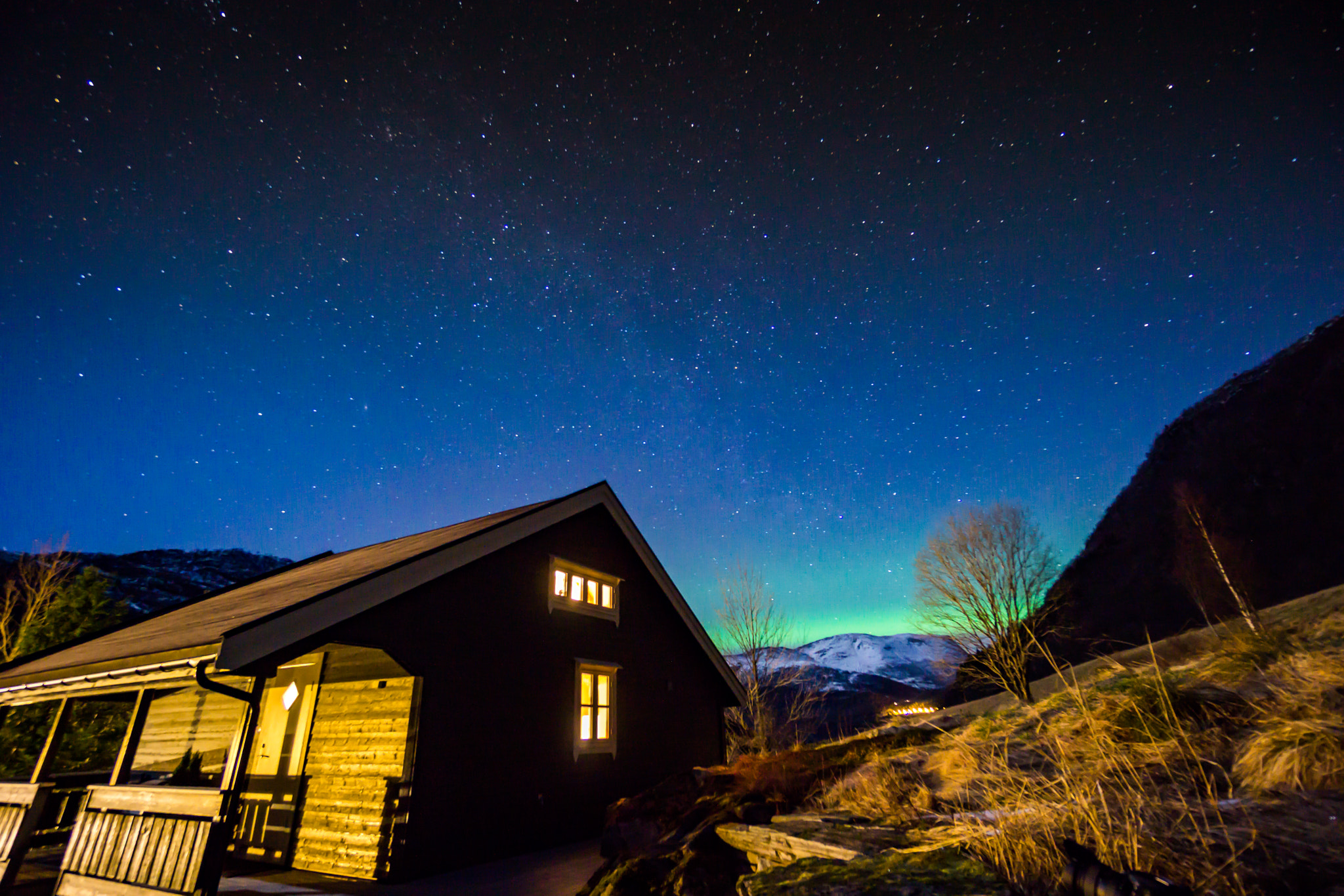 Sony a6000 + Sony E 10-18mm F4 OSS sample photo. Norwegian sky photography