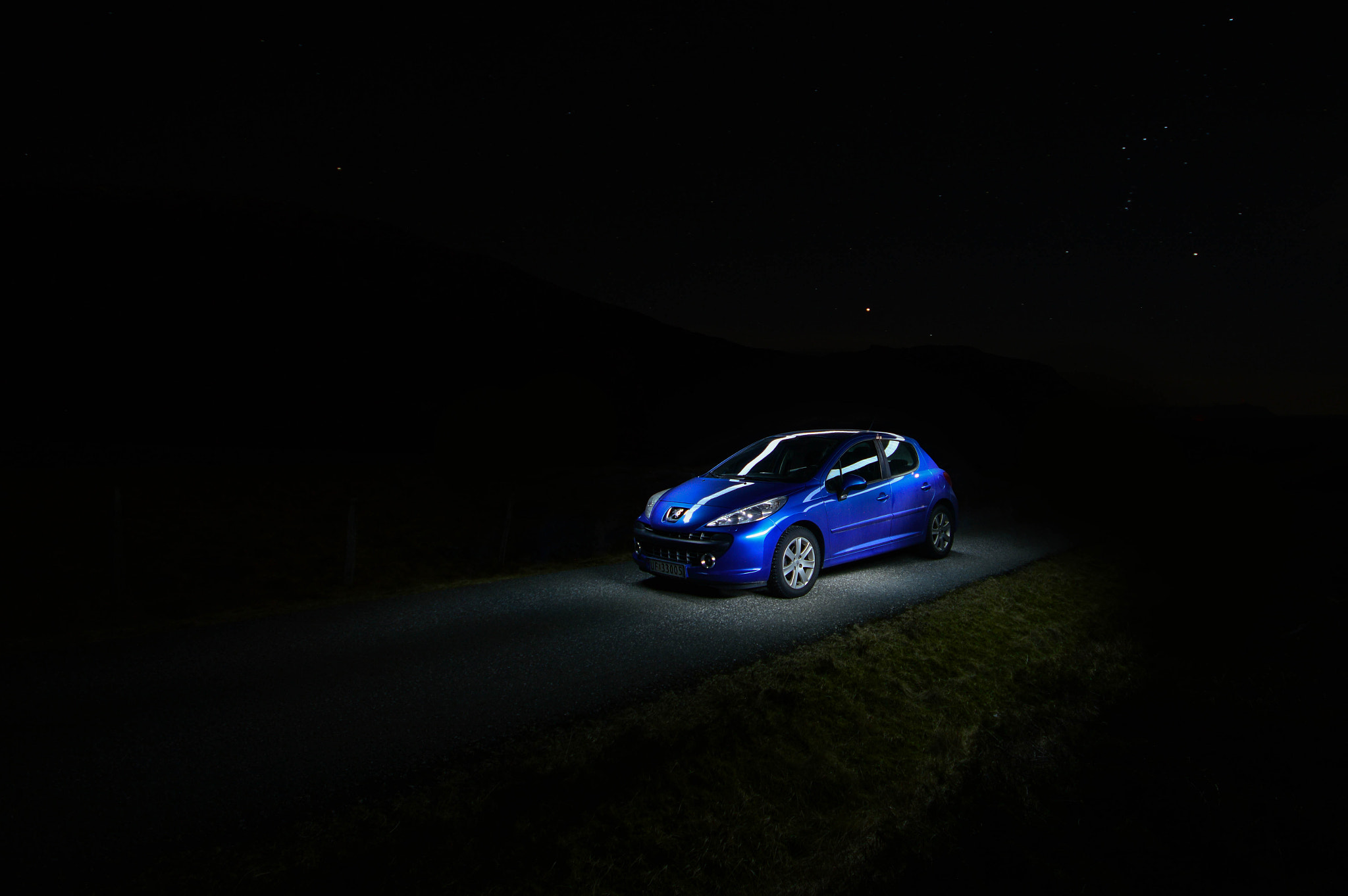 Nikon D3200 + Sigma 10-20mm F4-5.6 EX DC HSM sample photo. Peugeot 207 in the dark photography