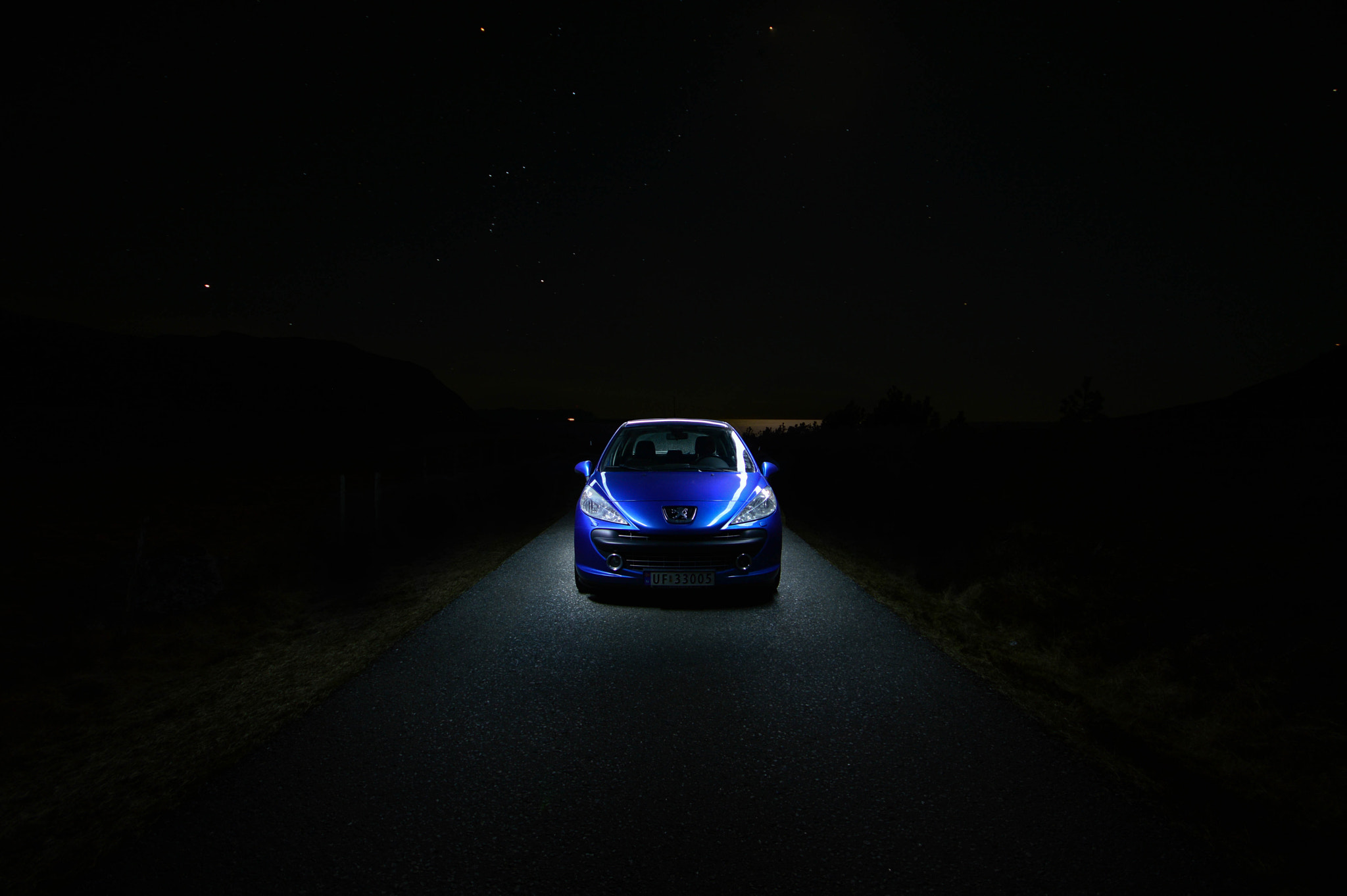 Sigma 10-20mm F4-5.6 EX DC HSM sample photo. Peugeot 207 in the dark photography