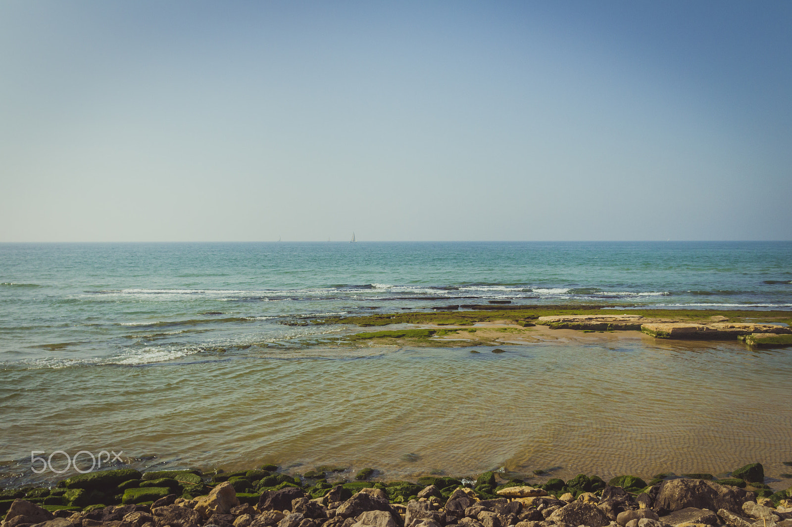 Canon EF-S 17-55mm F2.8 IS USM sample photo. Mediterranean coast on a summer day photography