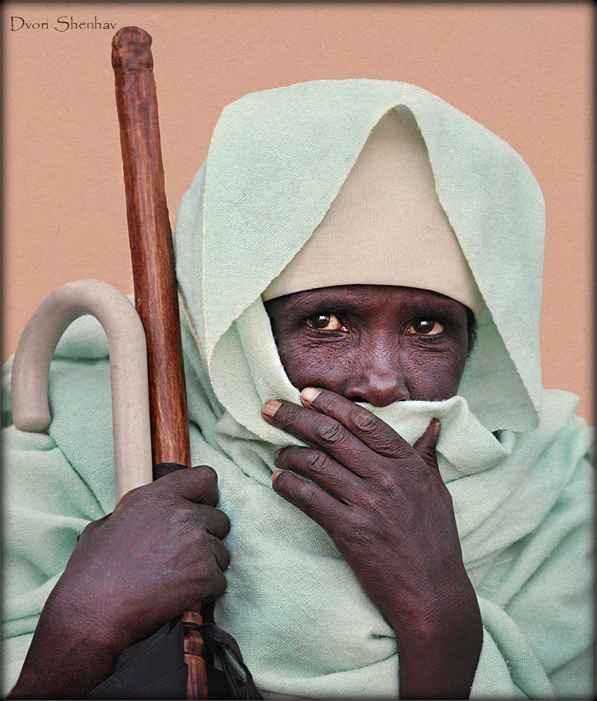 Canon EF 70-300mm F4-5.6L IS USM sample photo. Woman from lalibela photography