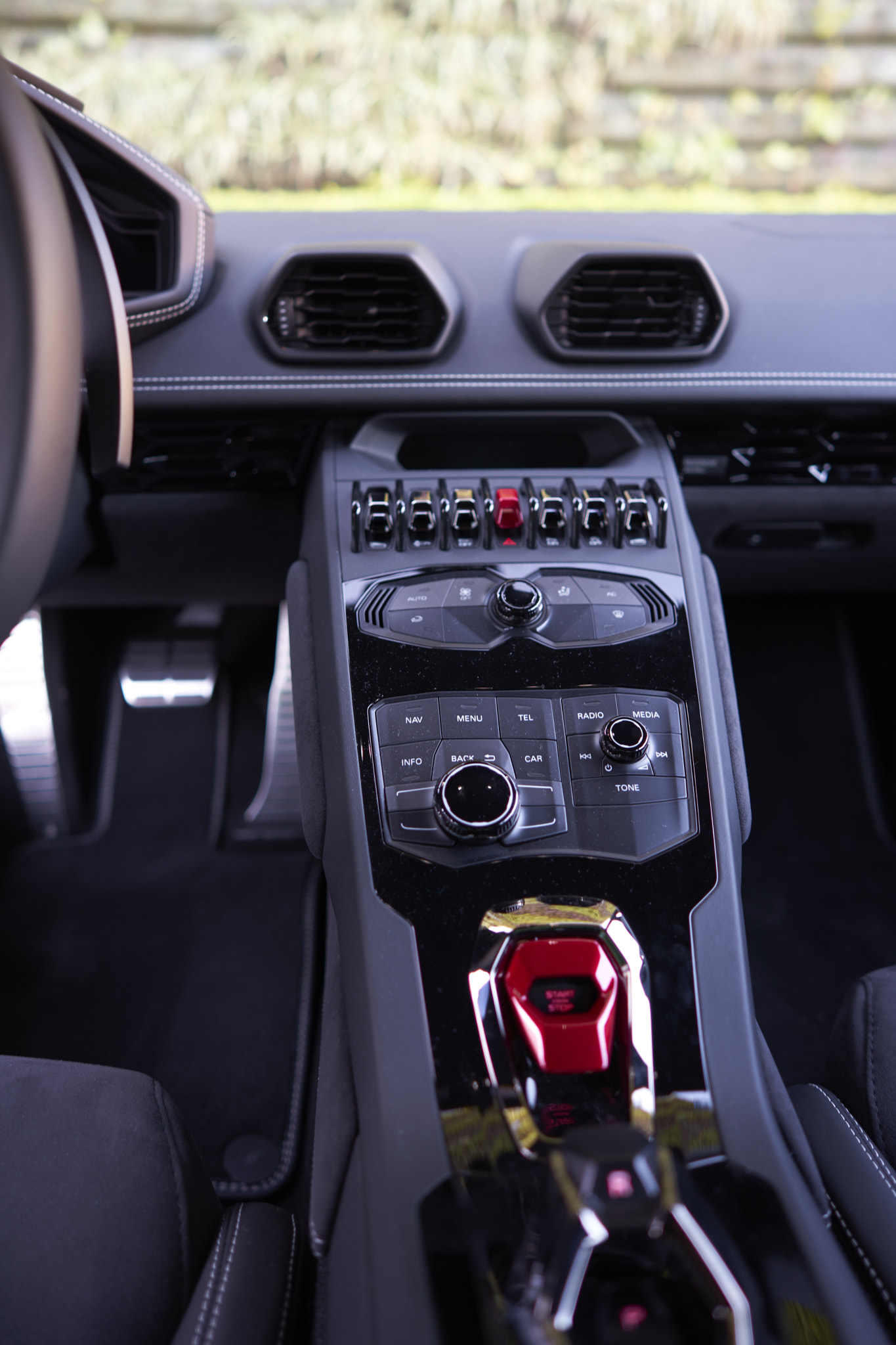 ZEISS Batis 25mm F2 sample photo. Inside a huracan photography