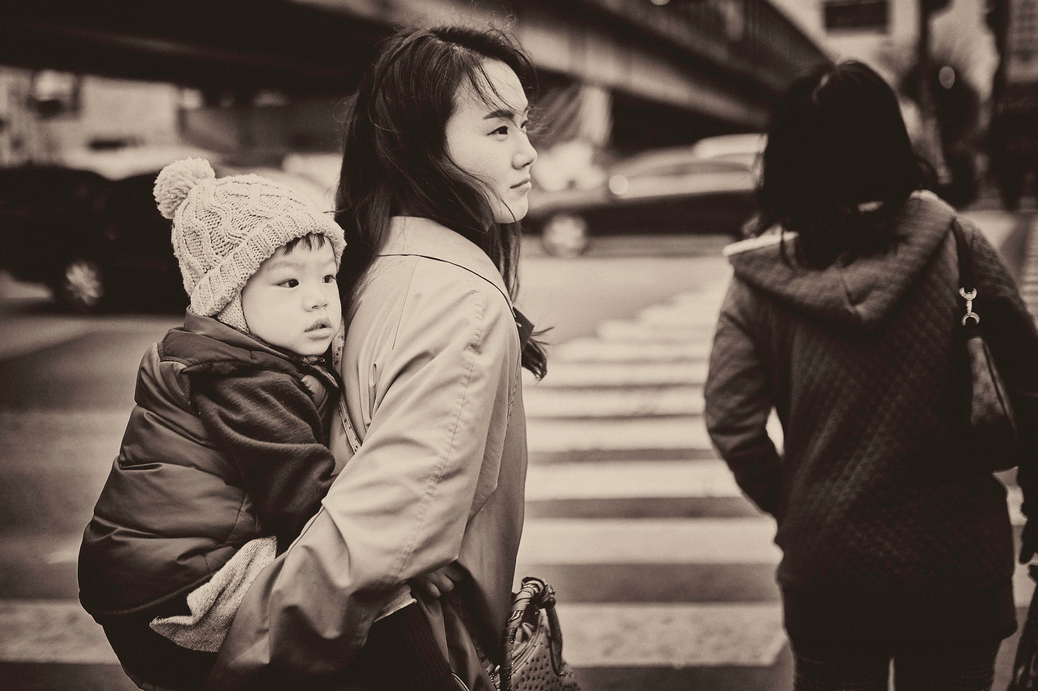 Sigma 35mm F1.4 DG HSM Art sample photo. Lovely son on the mom's back photography