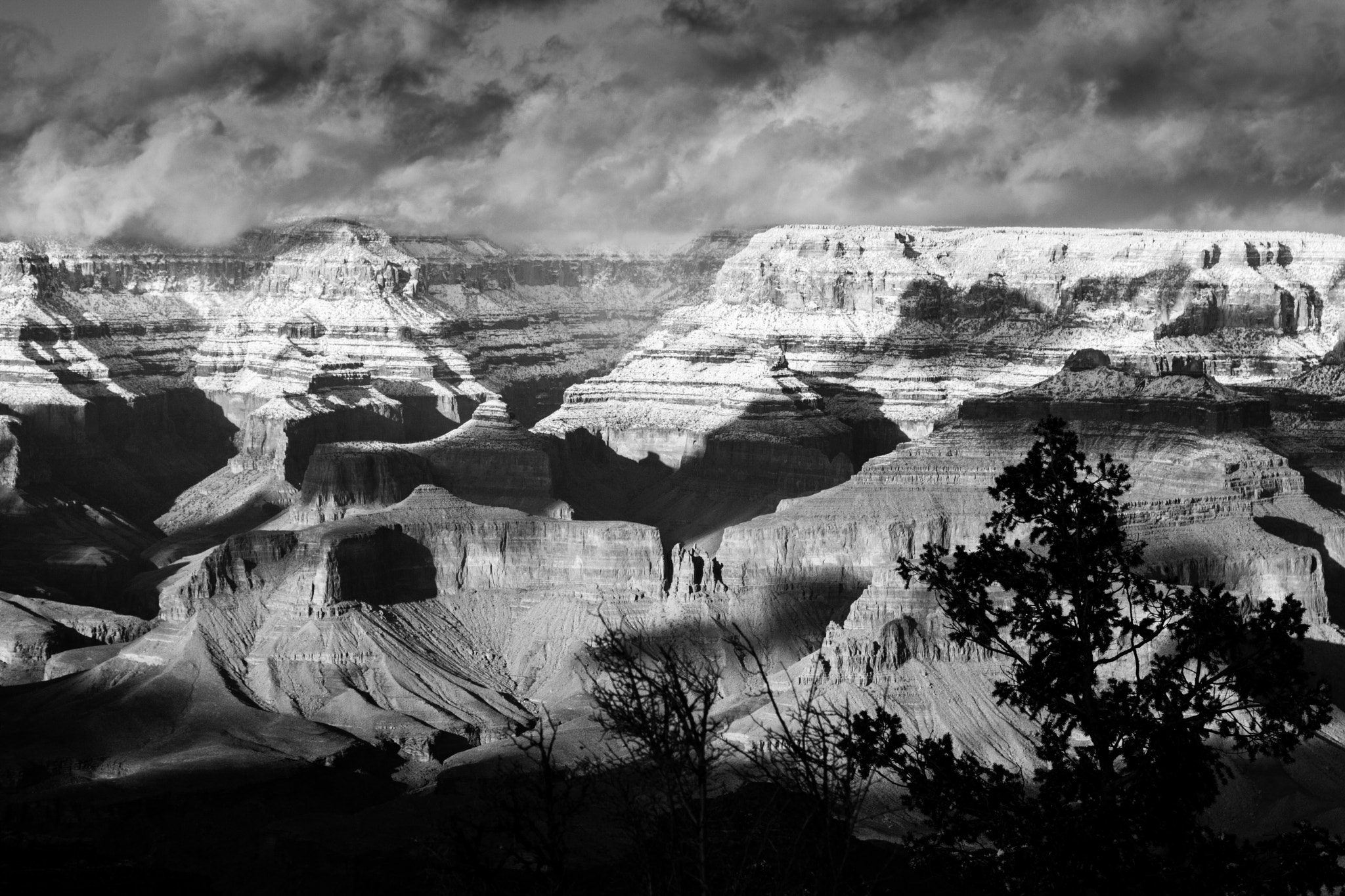 Canon EOS 750D (EOS Rebel T6i / EOS Kiss X8i) sample photo. The great contrast of grand canyon photography