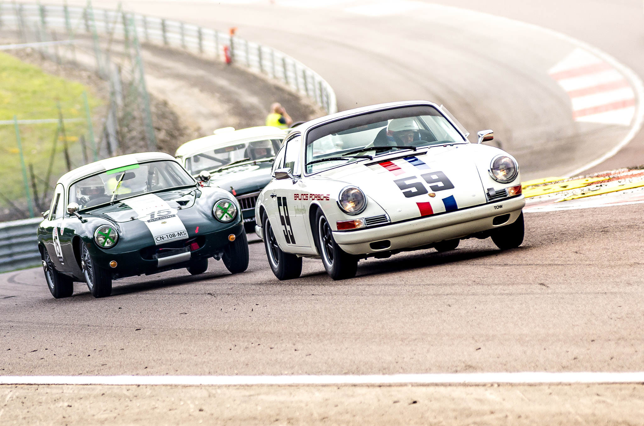 Pentax K-5 sample photo. Porsche 911 2.0l (1965) / lotus elite (1961) photography