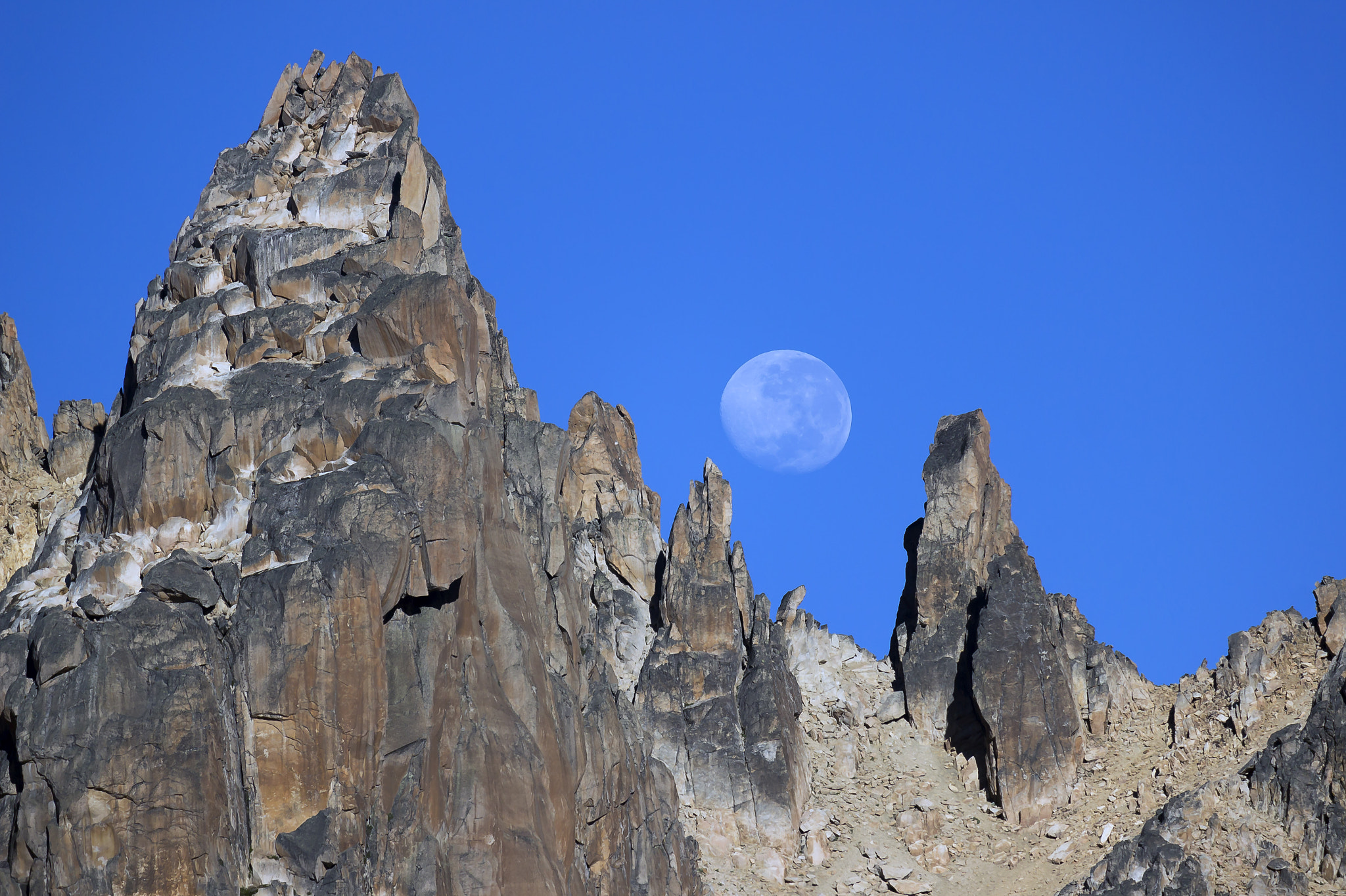 Canon EF-S 55-250mm F4-5.6 IS STM sample photo. Hiding behind the mountains photography