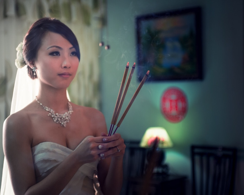 AF Zoom-Nikkor 35-70mm f/2.8 sample photo. Wedding day, custom ceremony - said hello to ancestor photography
