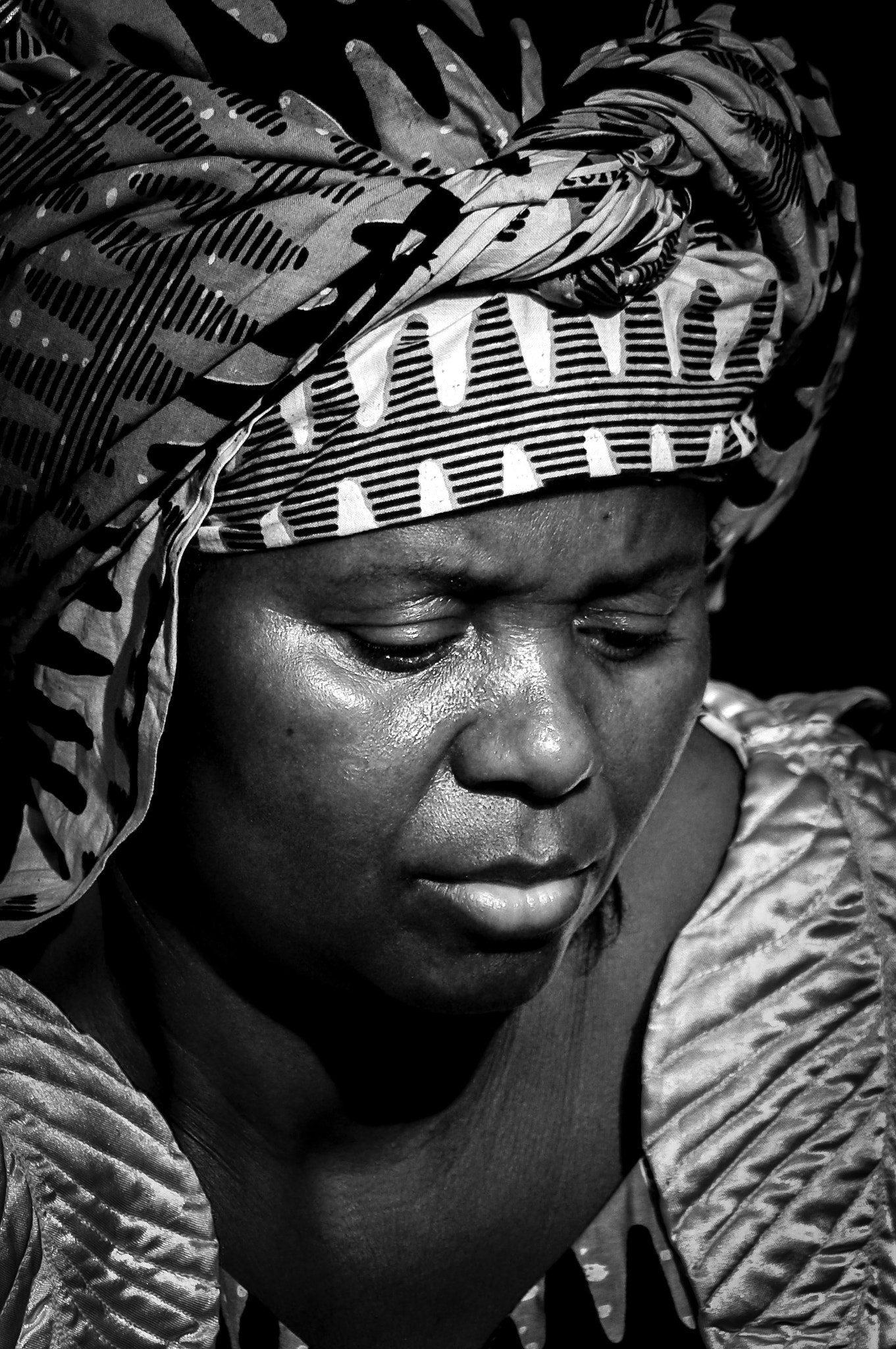Pentax K20D + Tamron AF 70-300mm F4-5.6 LD Macro 1:2 sample photo. Femme africaine... photography