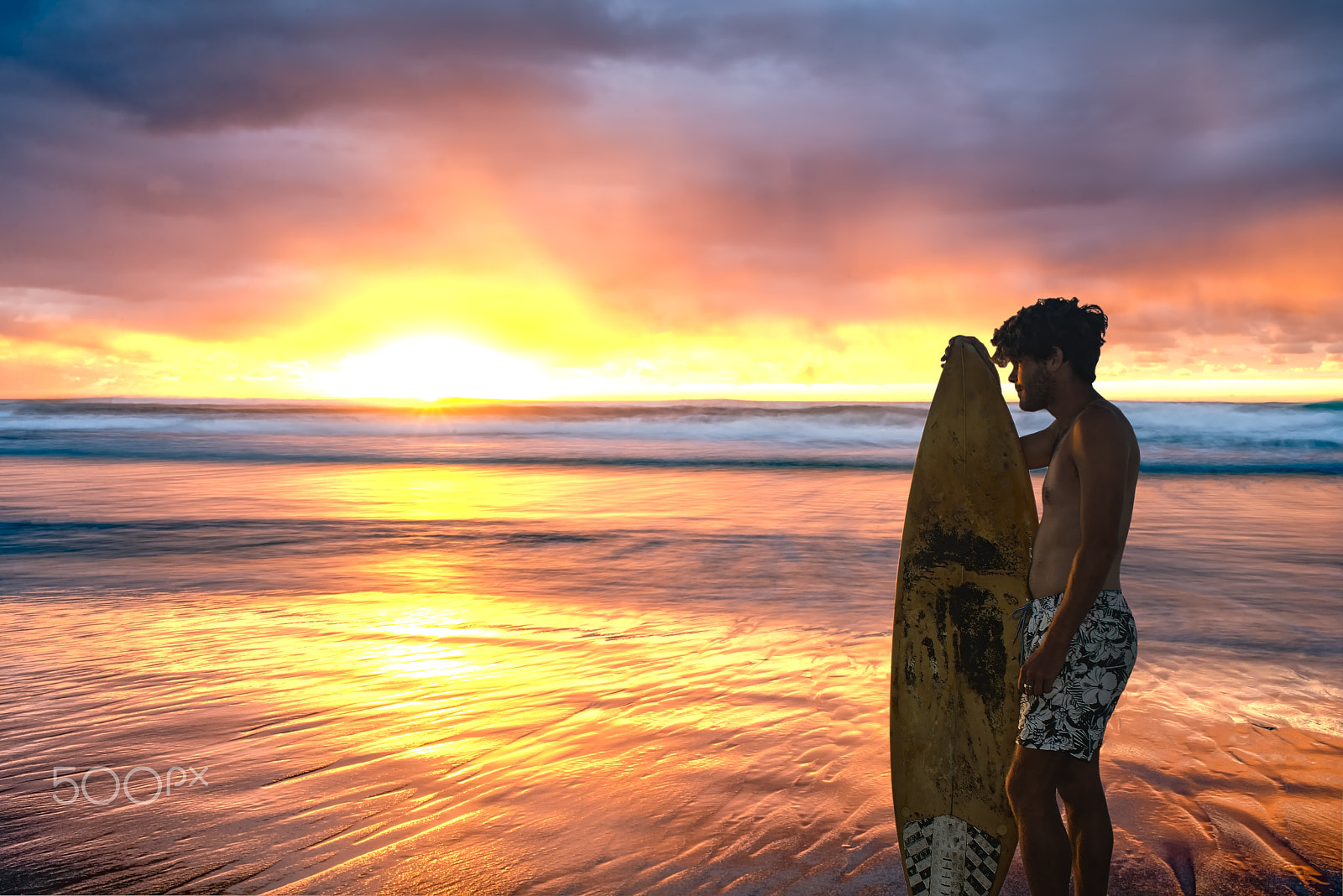 Nikon D600 + Nikon AF Nikkor 35mm F2D sample photo. Stunning sunrise over ocean photography