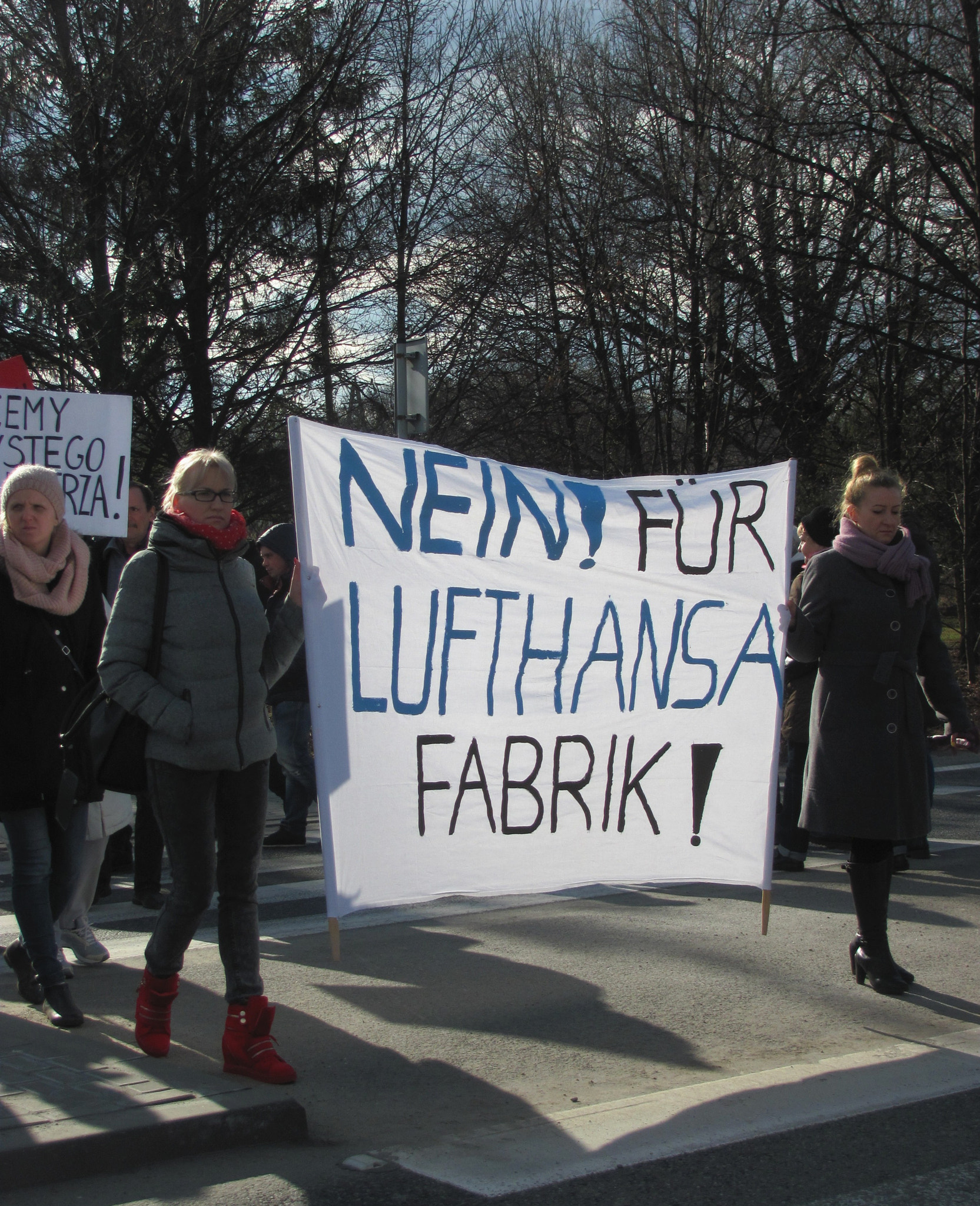 Canon PowerShot SX120 IS sample photo. Protest przeciwko inwestycji lufthansy. photography