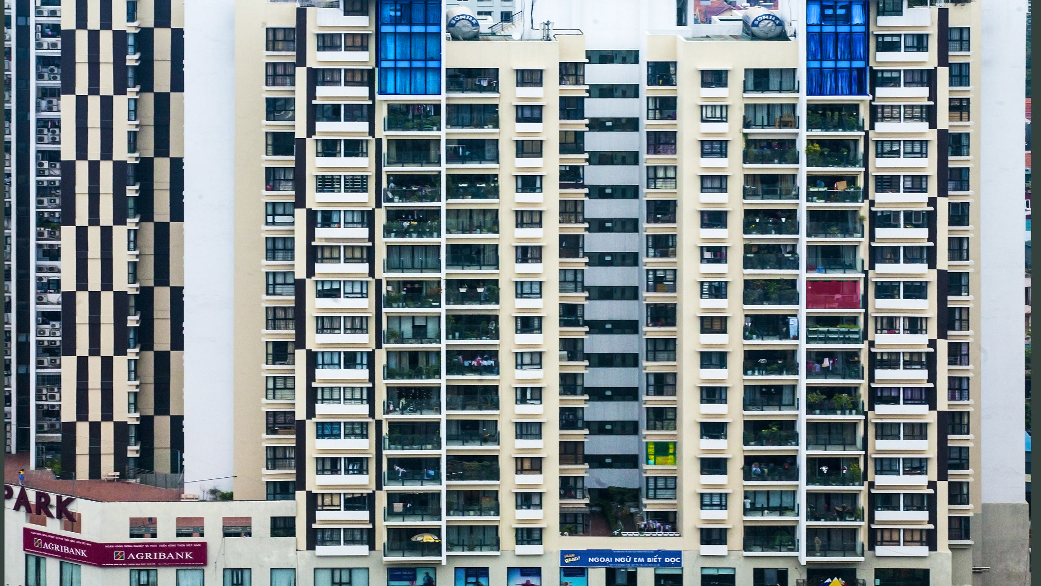 Canon EF 70-200mm F2.8L USM sample photo. Window photography