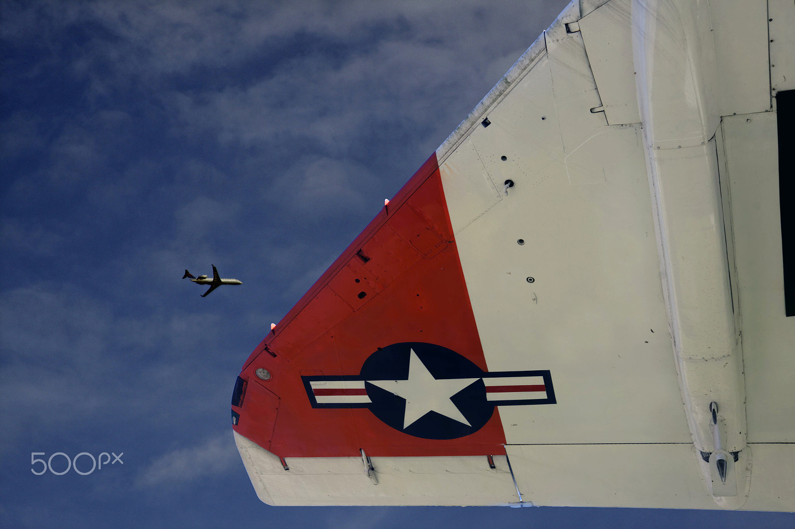Canon EF-S 17-55mm F2.8 IS USM sample photo. Plane wing photography