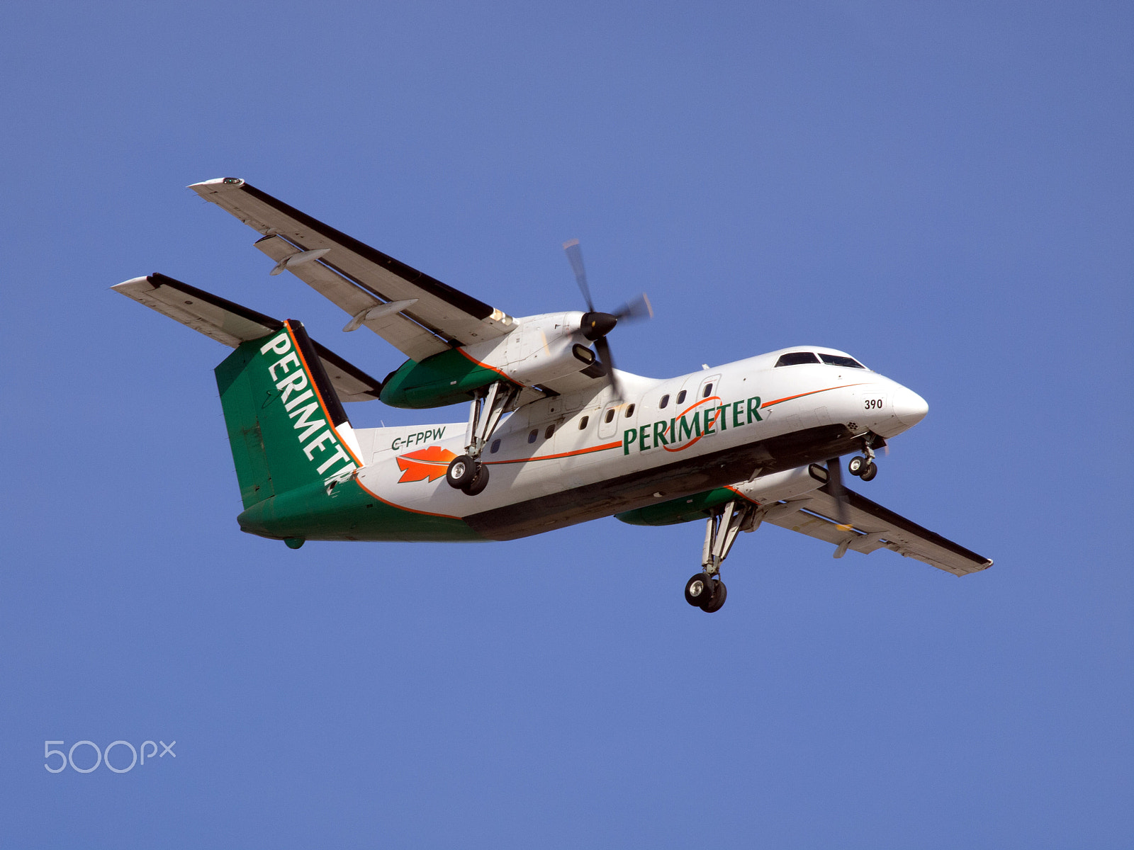 Olympus E-5 sample photo. Perimeter aviation dash 8 photography