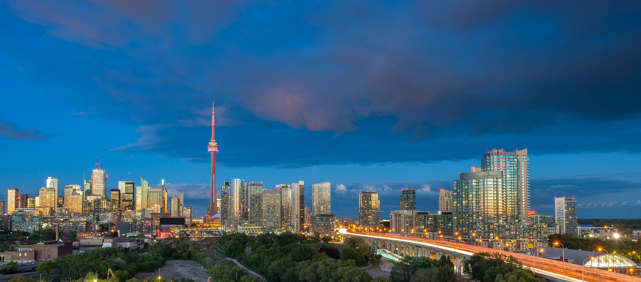 Nikon AF-S Nikkor 14-24mm F2.8G ED sample photo. Toronto photography