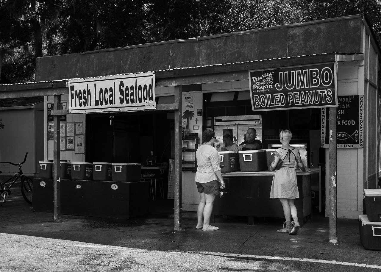 Canon EOS 7D + Sigma 18-250mm F3.5-6.3 DC OS HSM sample photo. Fish market, st. helena's island photography