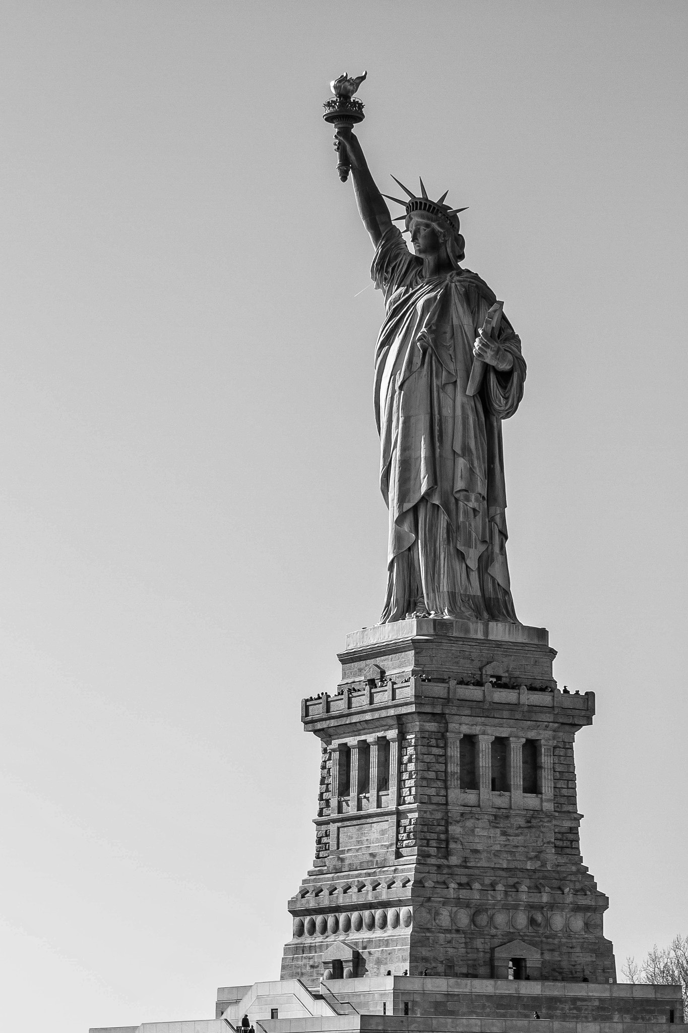 Canon EOS 7D + EF75-300mm f/4-5.6 sample photo. Statue of liberty photography