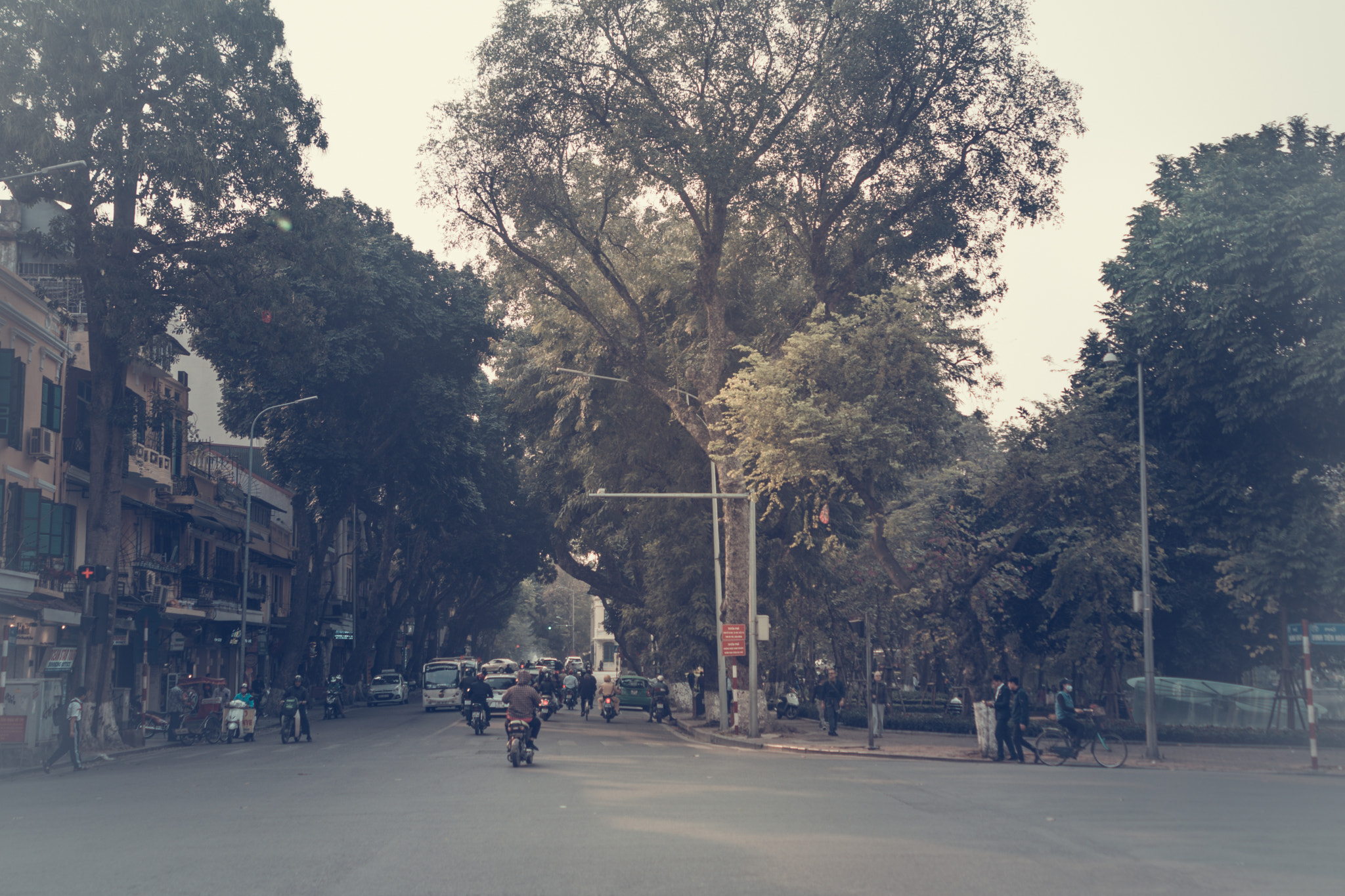 Tamron 18-270mm F3.5-6.3 Di II PZD sample photo. Hà nội ngày ấy photography