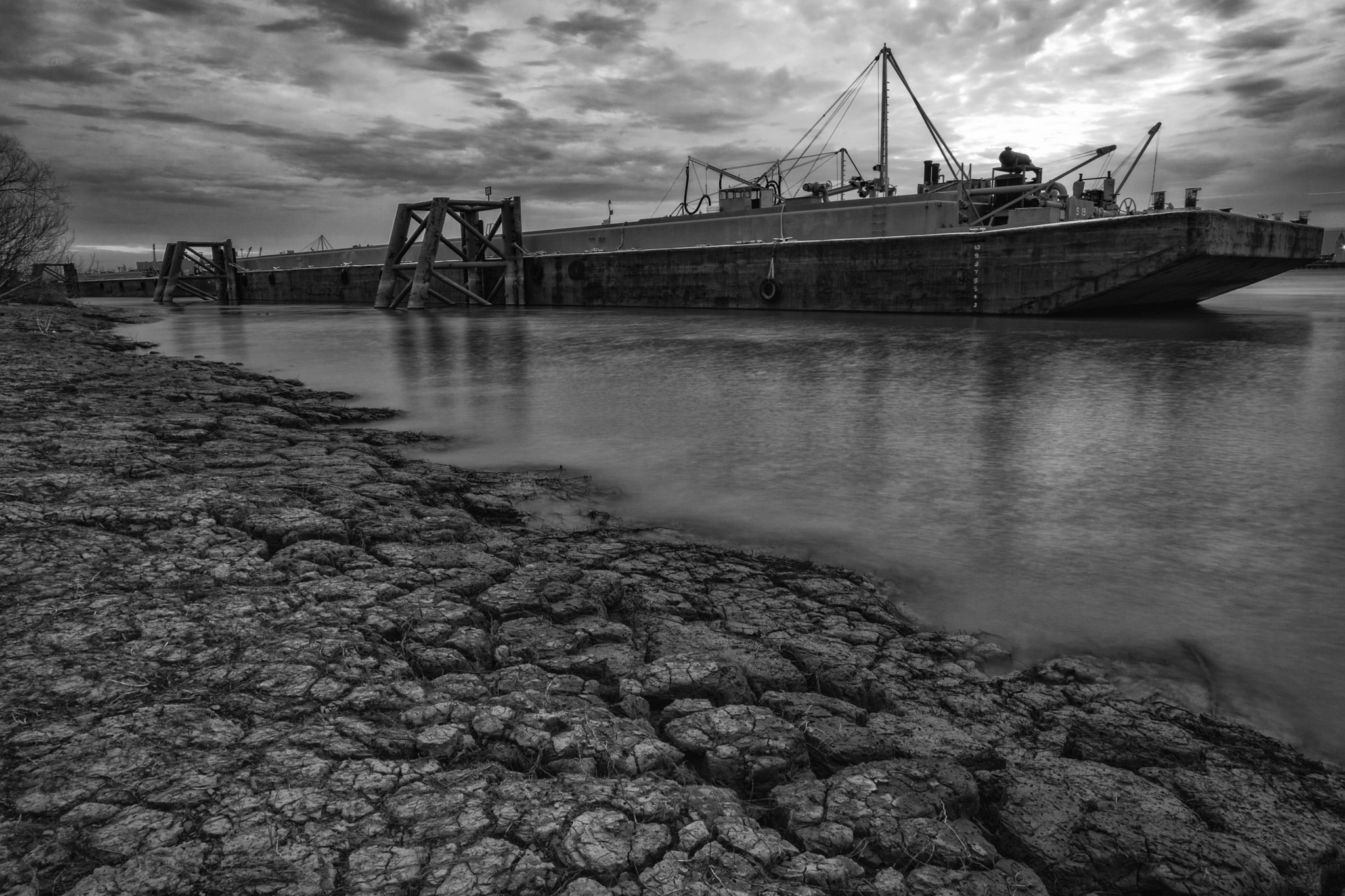 Canon EF-S 10-22mm F3.5-4.5 USM sample photo. Muddy bank photography