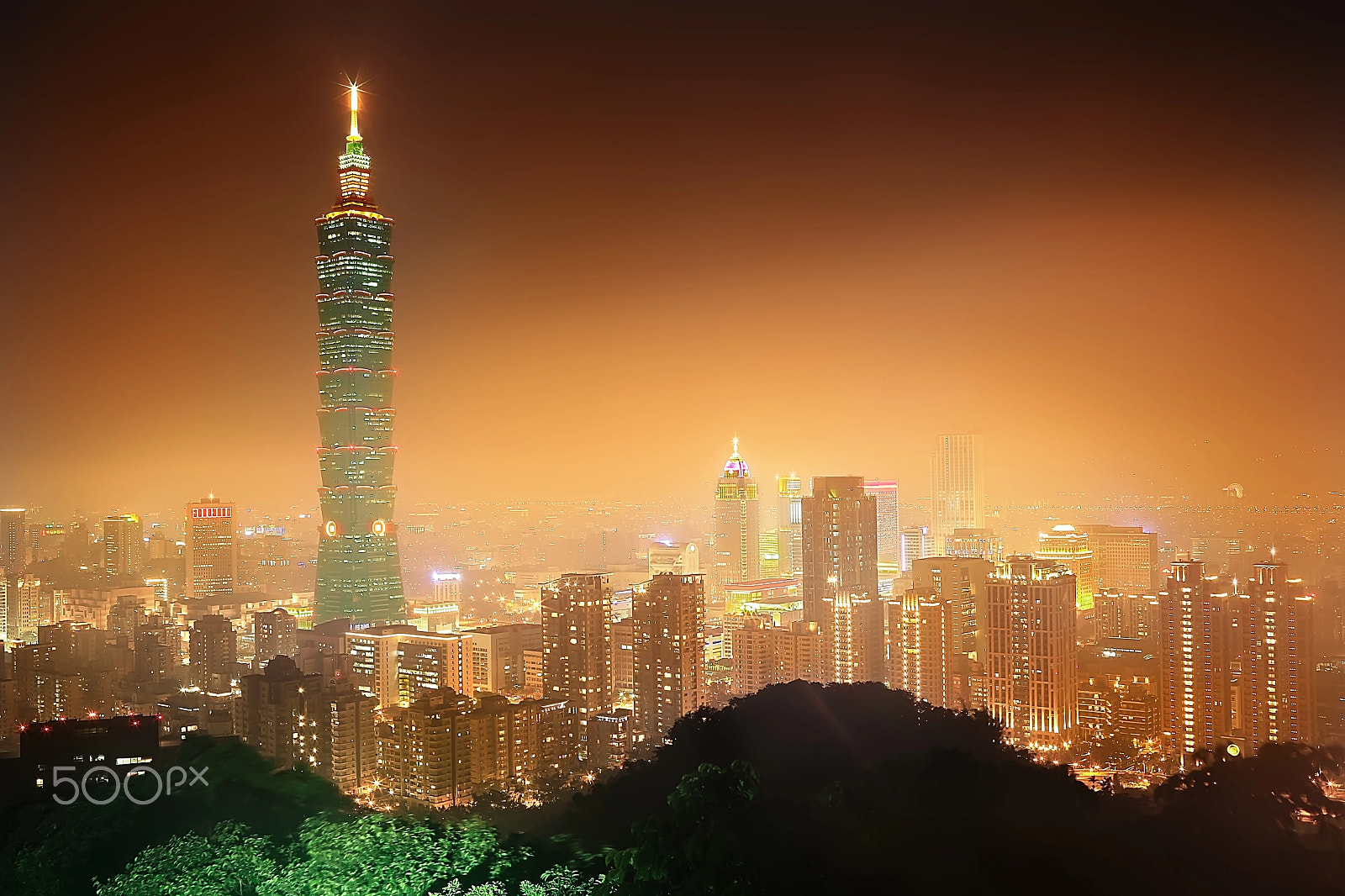 Canon EOS-1D X sample photo. Golden taipei 101 photography