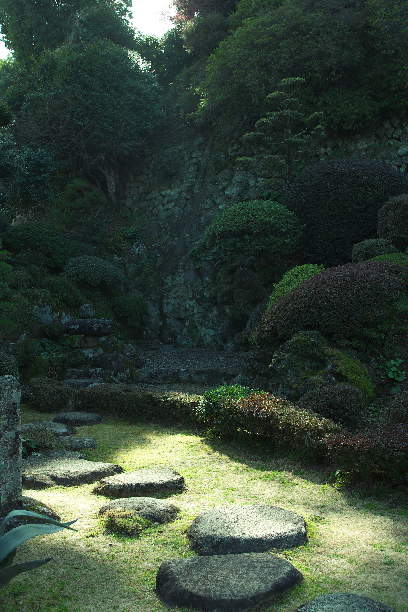 Canon EOS-1D Mark III + EF28-70mm f/2.8L USM sample photo. Japanese garden photography