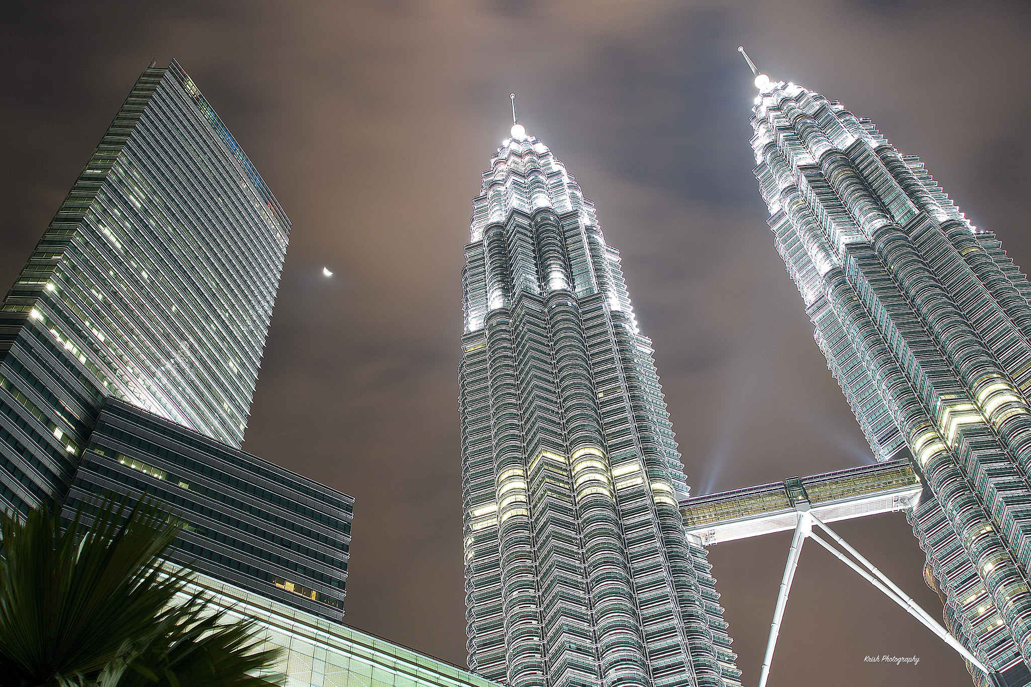 Sony a7R II + Sony Vario Tessar T* FE 24-70mm F4 ZA OSS sample photo. Petronas twin towers glitters in the night photography