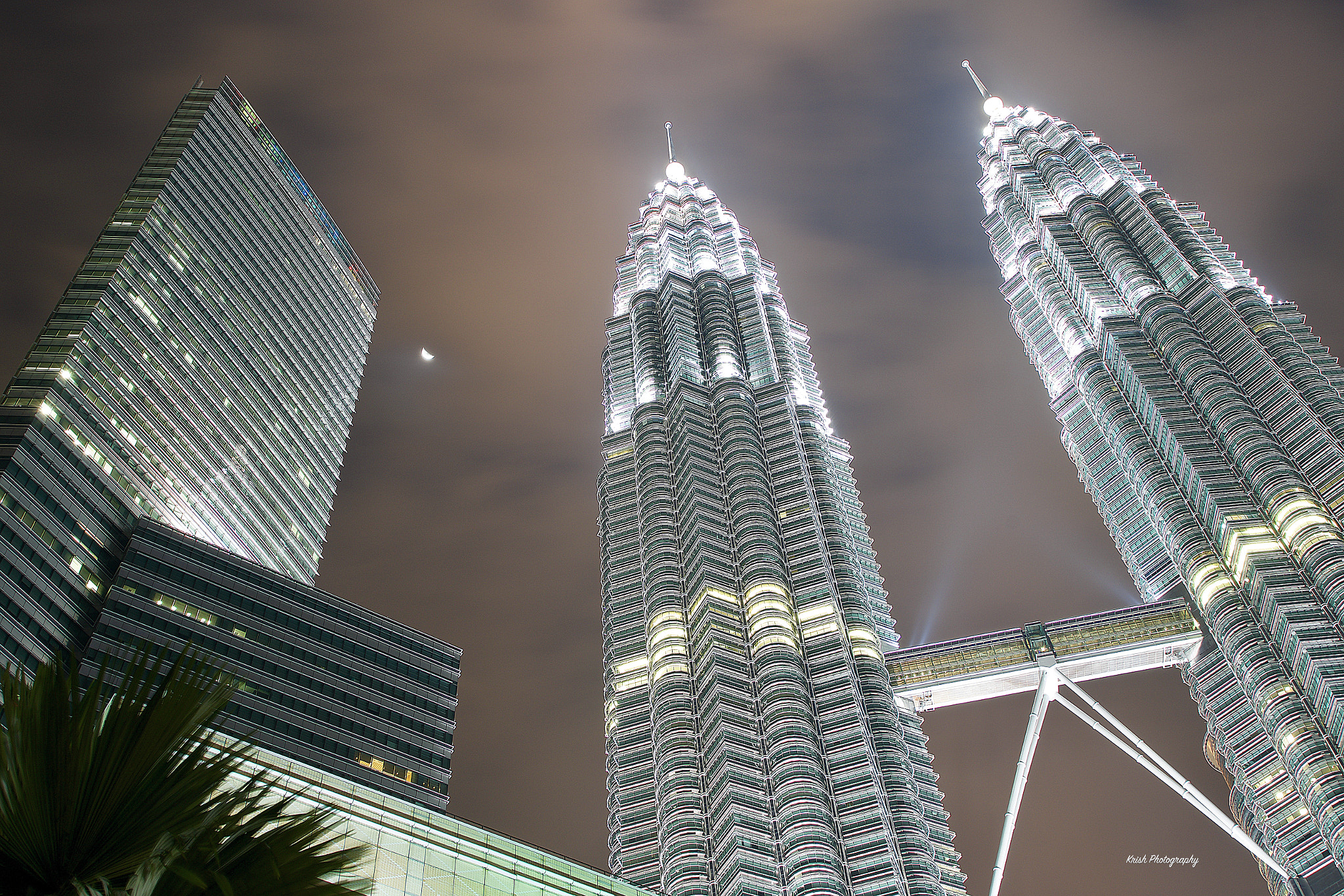 Sony Vario Tessar T* FE 24-70mm F4 ZA OSS sample photo. Petronas twin towers glitters in the night photography