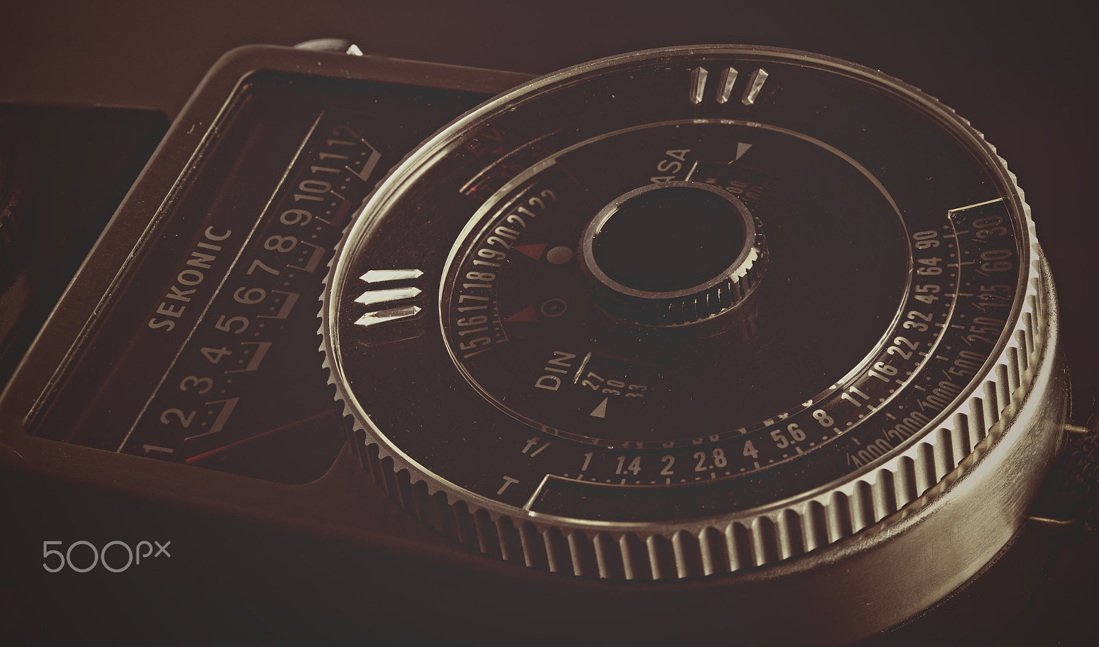 Canon EF 100mm F2.8L Macro IS USM sample photo. Vintage sekonic photography