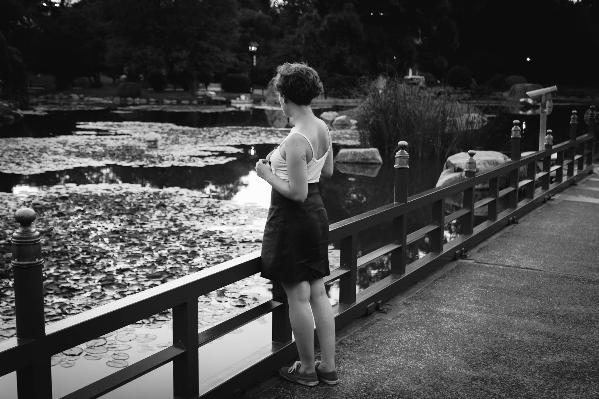 Canon EF-S 17-55mm F2.8 IS USM sample photo. Her on the bridge photography