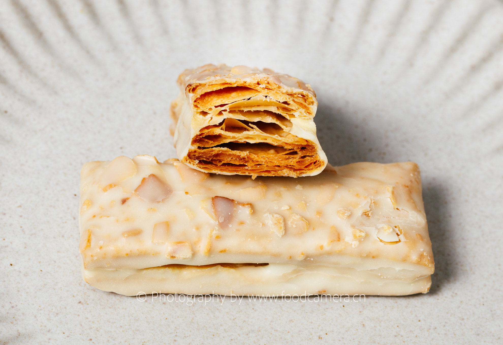 Canon EF 100mm F2.8L Macro IS USM sample photo. Crispy puff photography