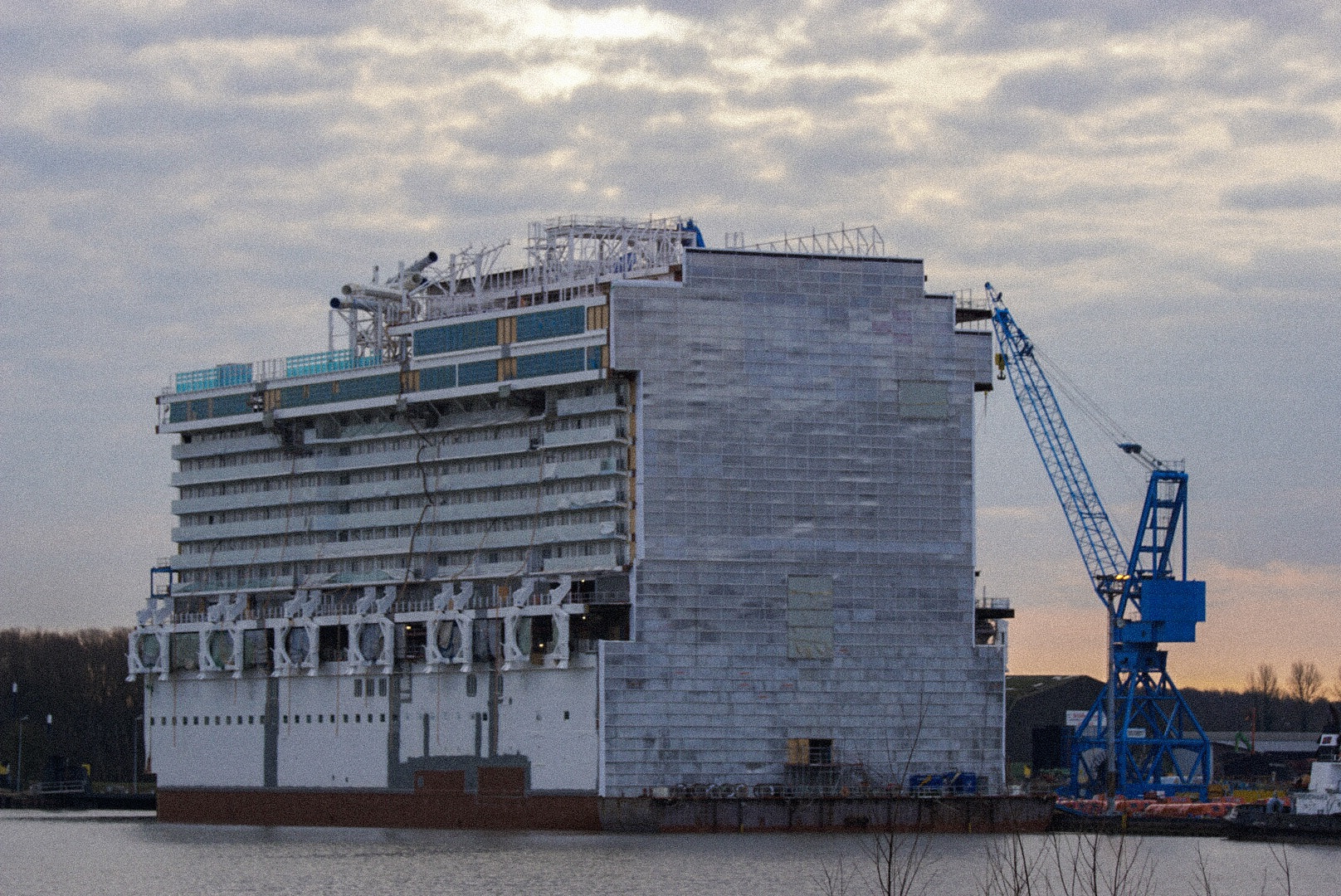 Sony ILCA-77M2 sample photo. Building of a cruiseship (meyer werft papenburg) photography