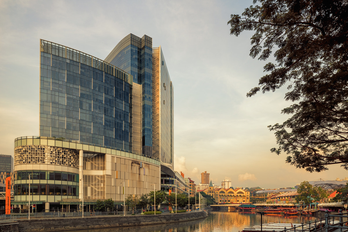 Sony a7R + Canon TS-E 24.0mm f/3.5 L II sample photo. Morning sun - subway station beside singapore river photography