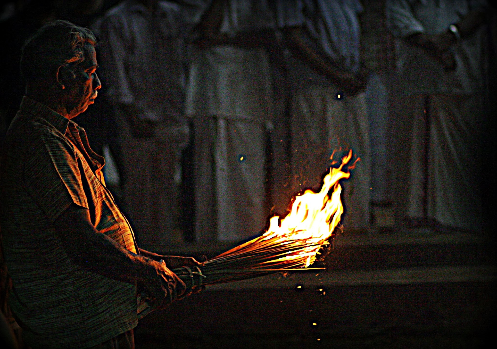 Canon EF 85mm F1.8 USM sample photo. The torchbearer photography