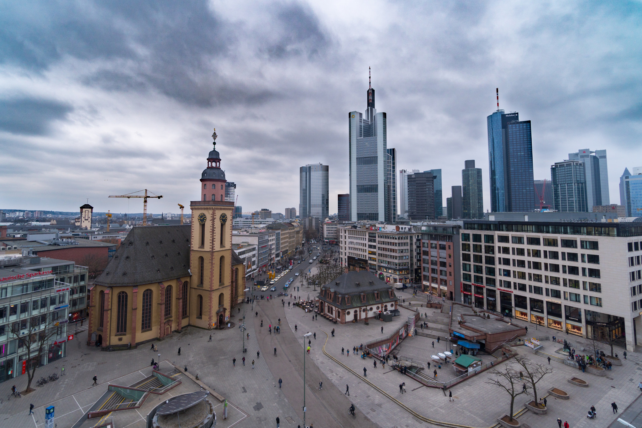 Sony a6500 + Sony E 10-18mm F4 OSS sample photo. Frankfurt hauptwache photography