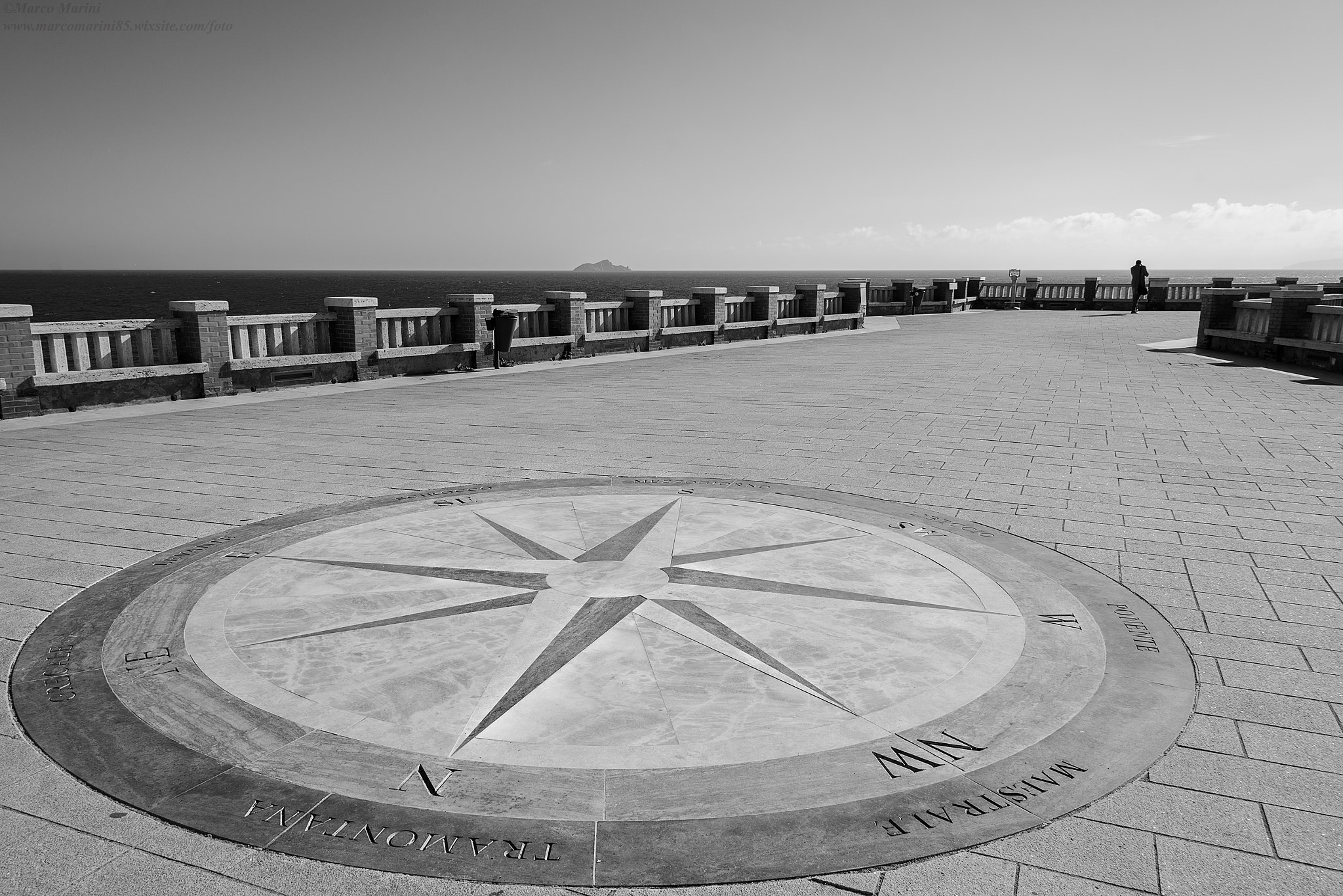 Nikon AF-S Nikkor 24-120mm F4G ED VR sample photo. Directions photography