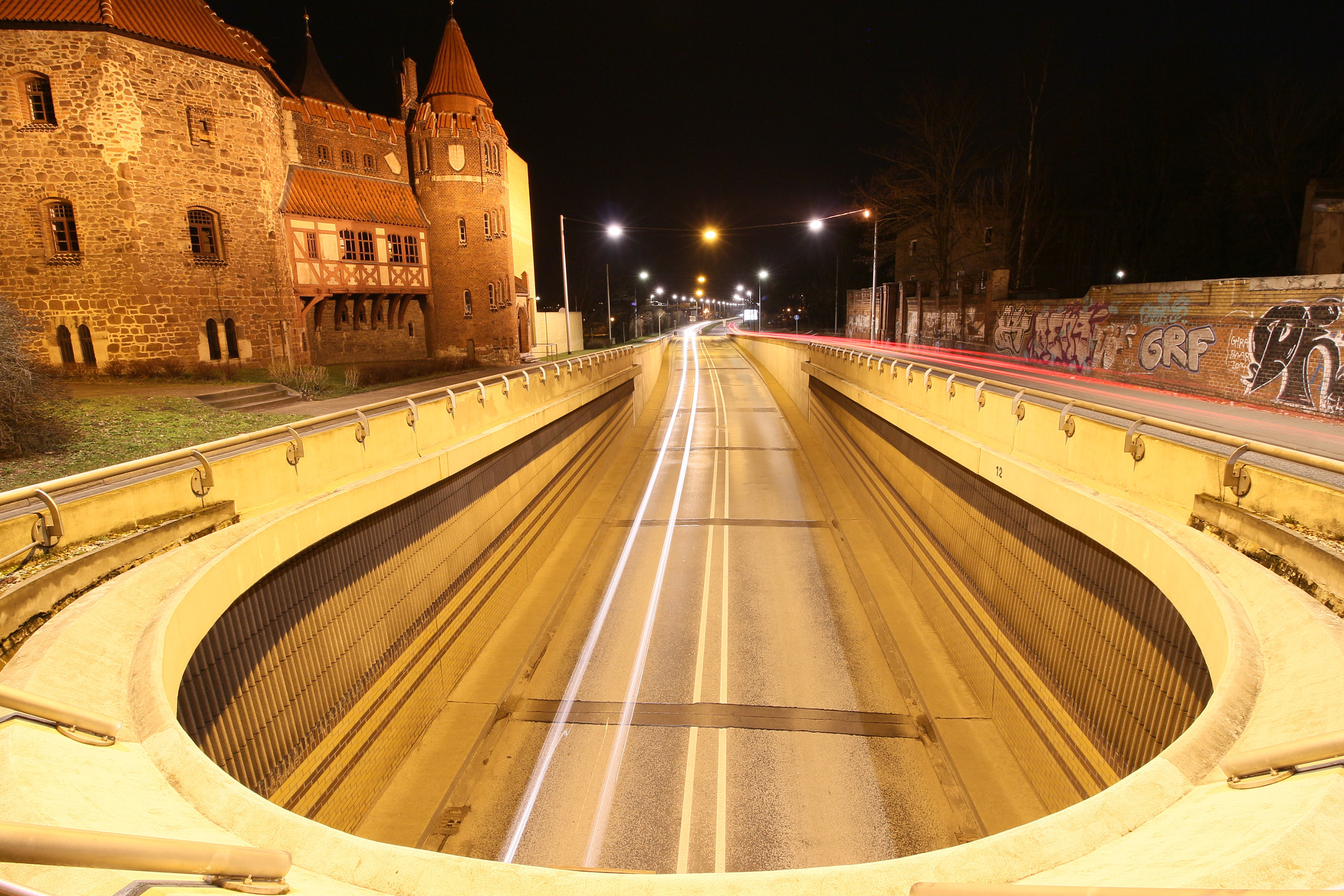 Canon EOS 650D (EOS Rebel T4i / EOS Kiss X6i) sample photo. Einfahrt in den tunnel.. photography