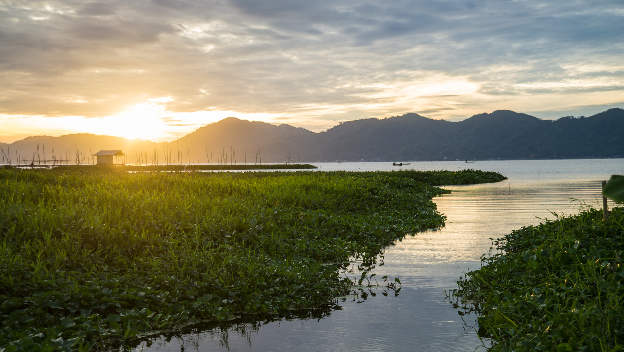 AF Zoom-Nikkor 24-120mm f/3.5-5.6D IF sample photo. Sunrise near tondano lake, passo village, north celebes, indonesia photography