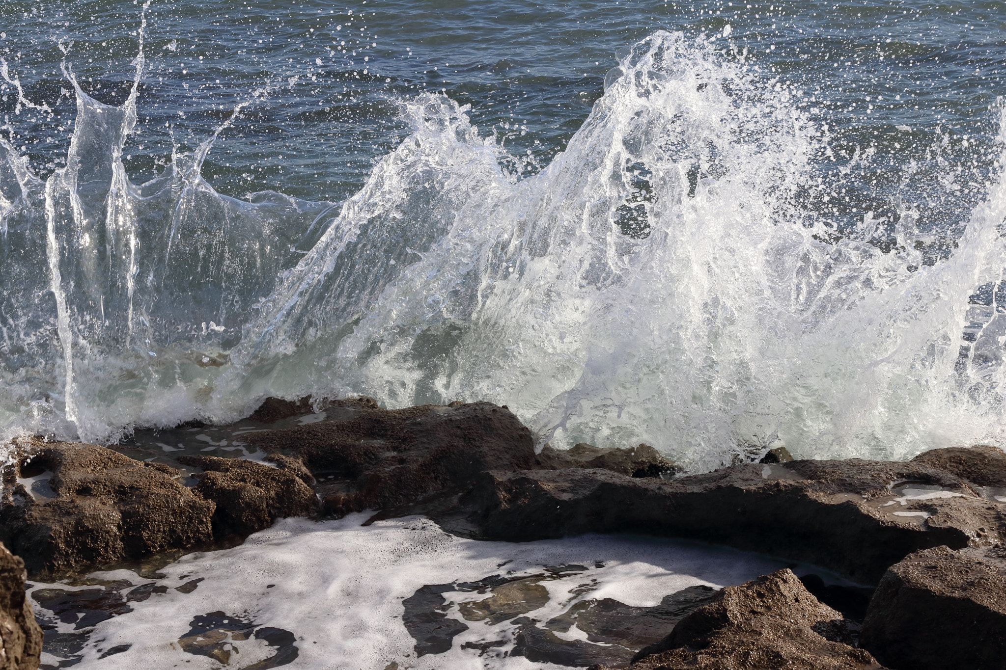 Canon EOS 80D + Canon EF 50mm F1.8 II sample photo. Waves photography
