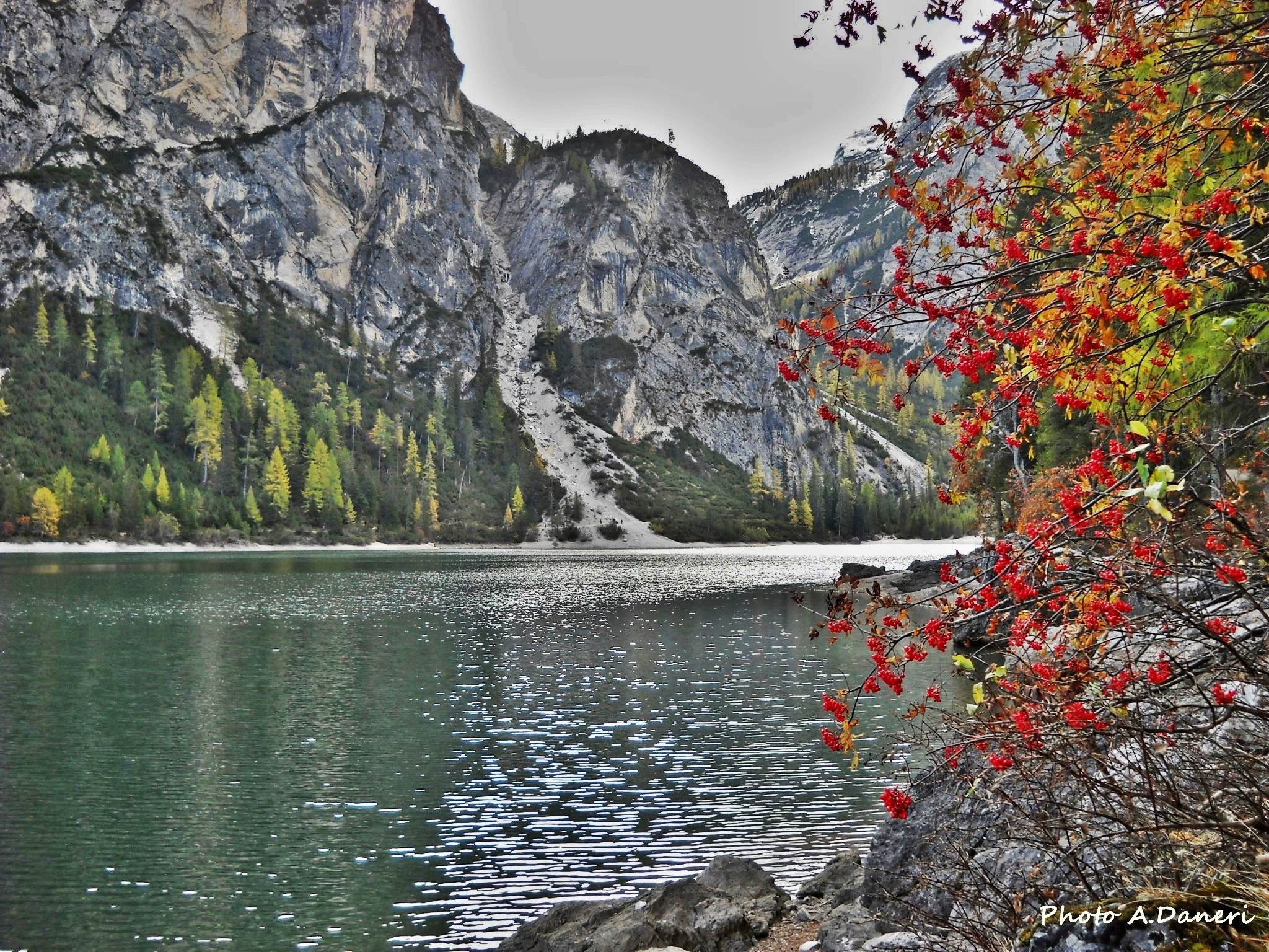 Nikon Coolpix L19 sample photo. Lago di braies...dolomiti photography