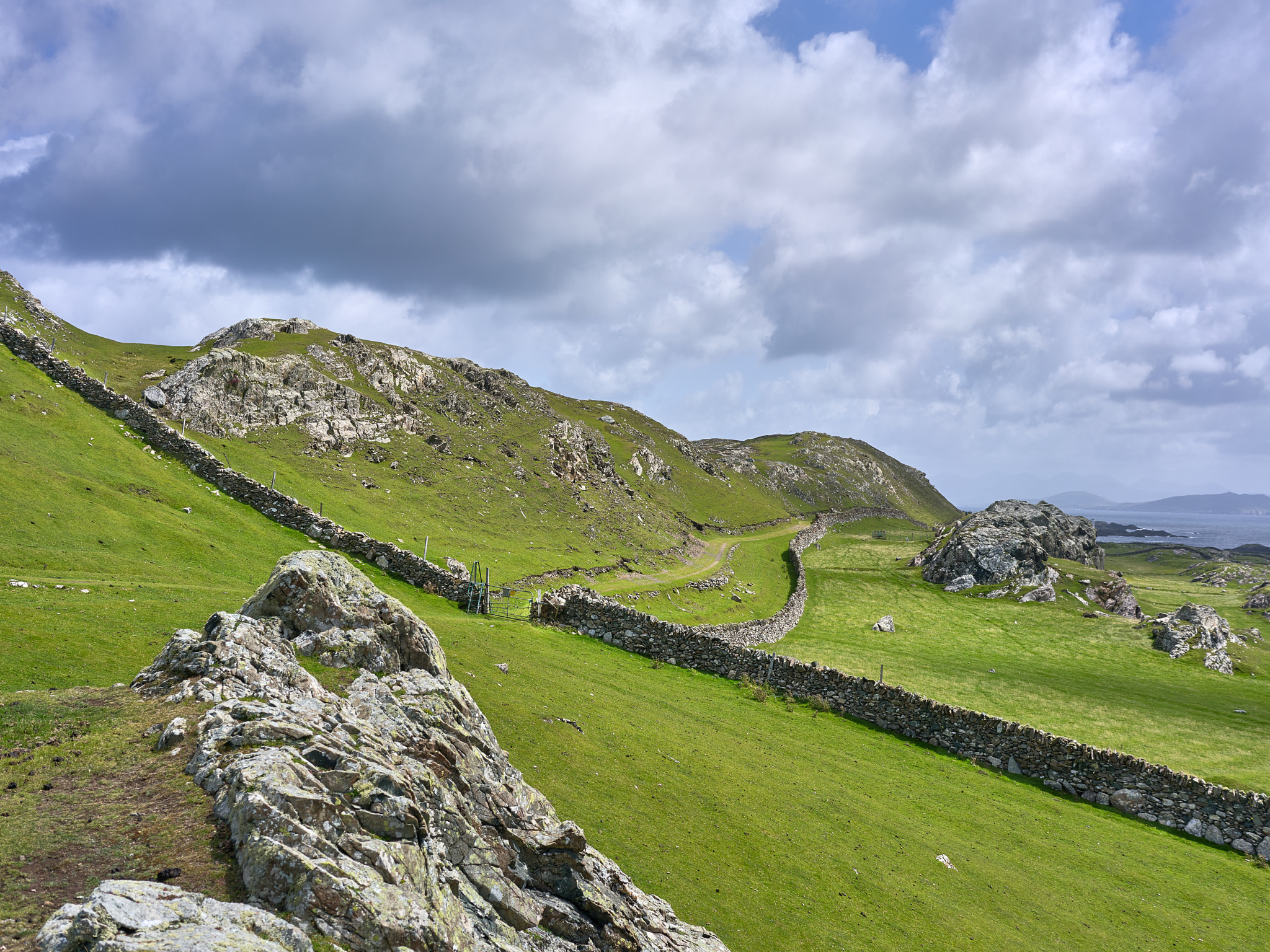 Sony a7R II + Sony Sonnar T* FE 35mm F2.8 ZA sample photo. The west coast of inishbofin photography