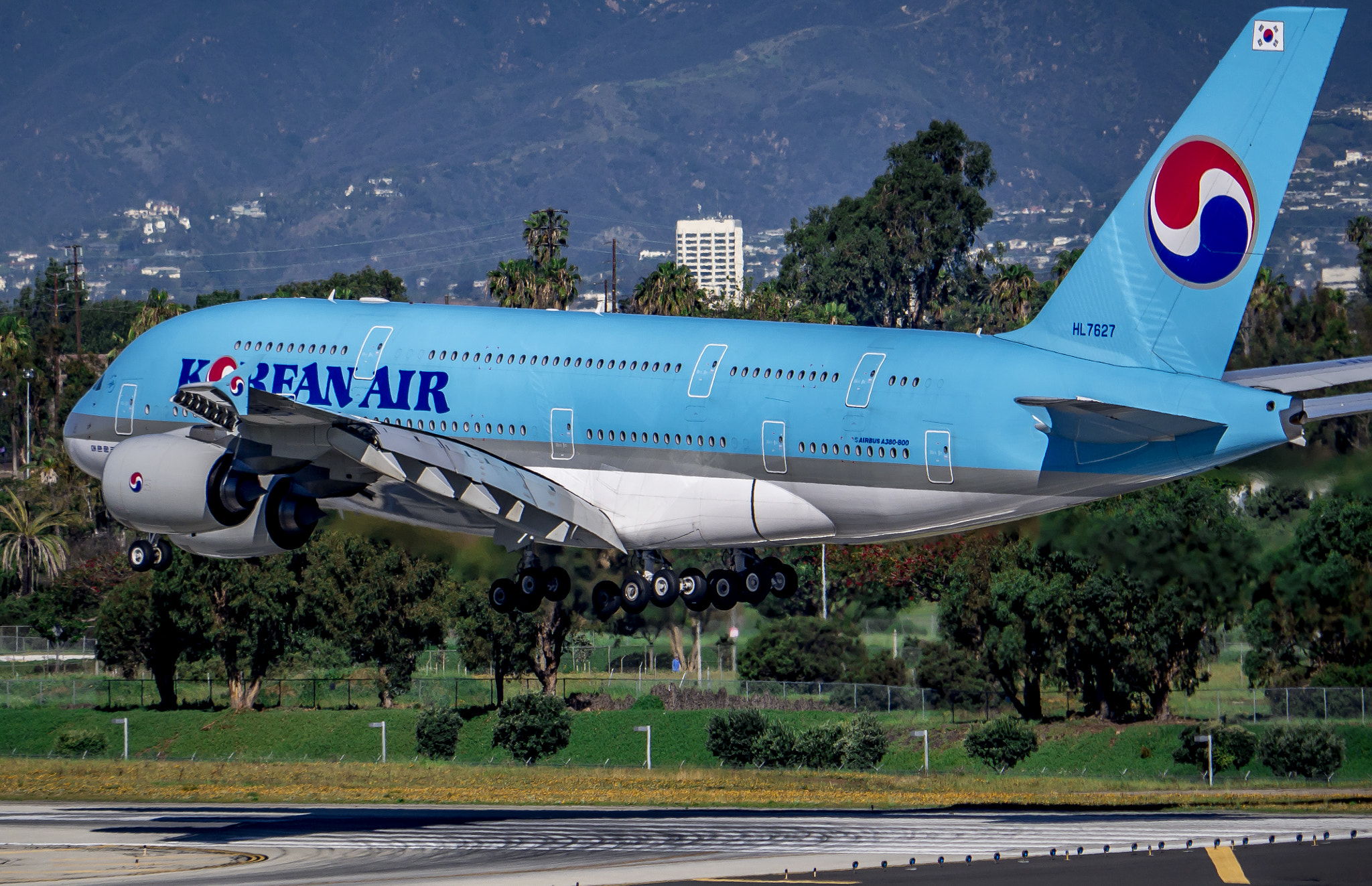 Panasonic Lumix DMC-GX7 sample photo. Korean air a380 photography