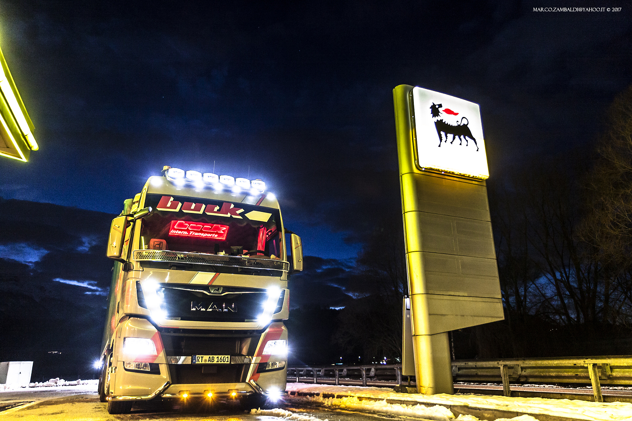 Canon EF-S 17-55mm F2.8 IS USM sample photo. Man tgx by buck transporte photography