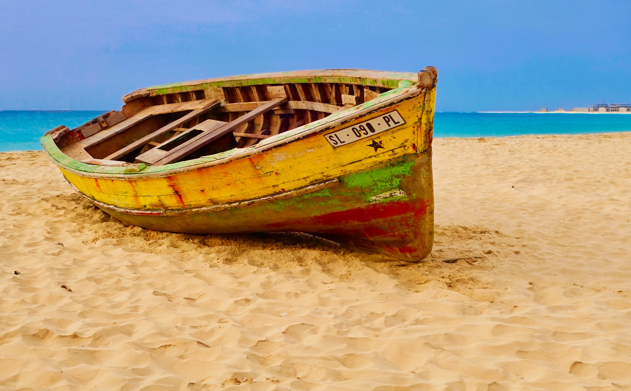 Sony 28-100mm F1.8-4.9 sample photo. An old boat photography