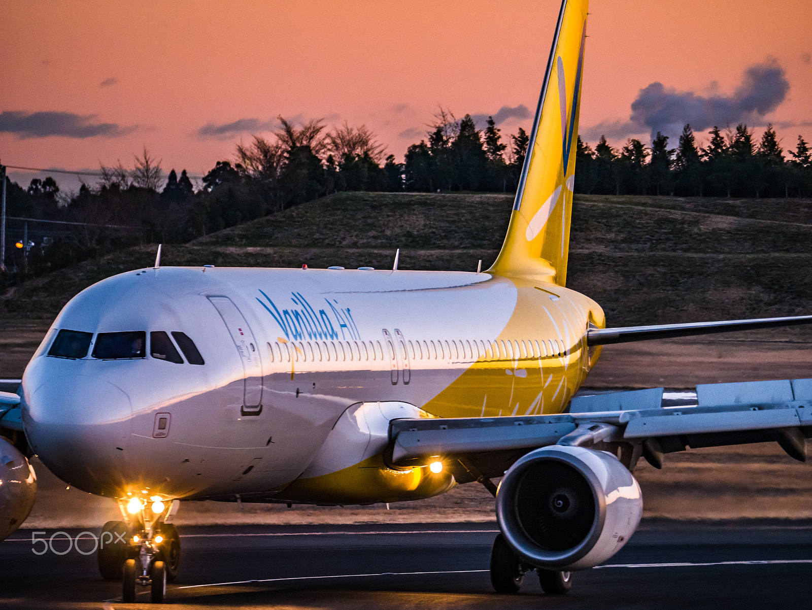 Panasonic Lumix DMC-G7 + LEICA DG 100-400/F4.0-6.3 sample photo. Morning view at nrt photography