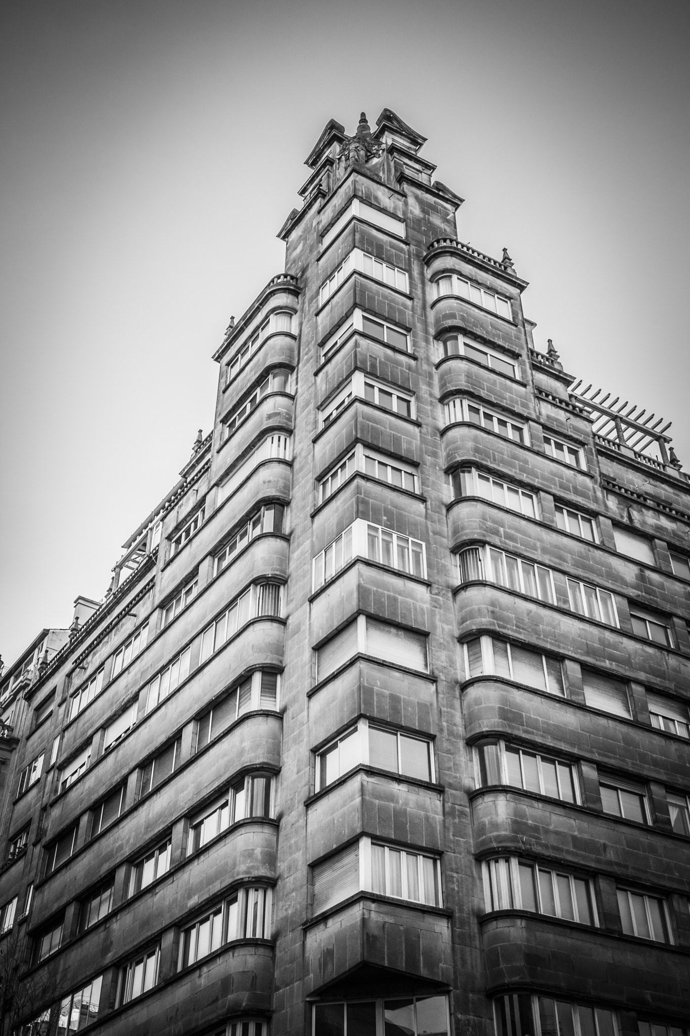 Canon EF-S 24mm F2.8 STM sample photo. Edificio albo (vigo) photography