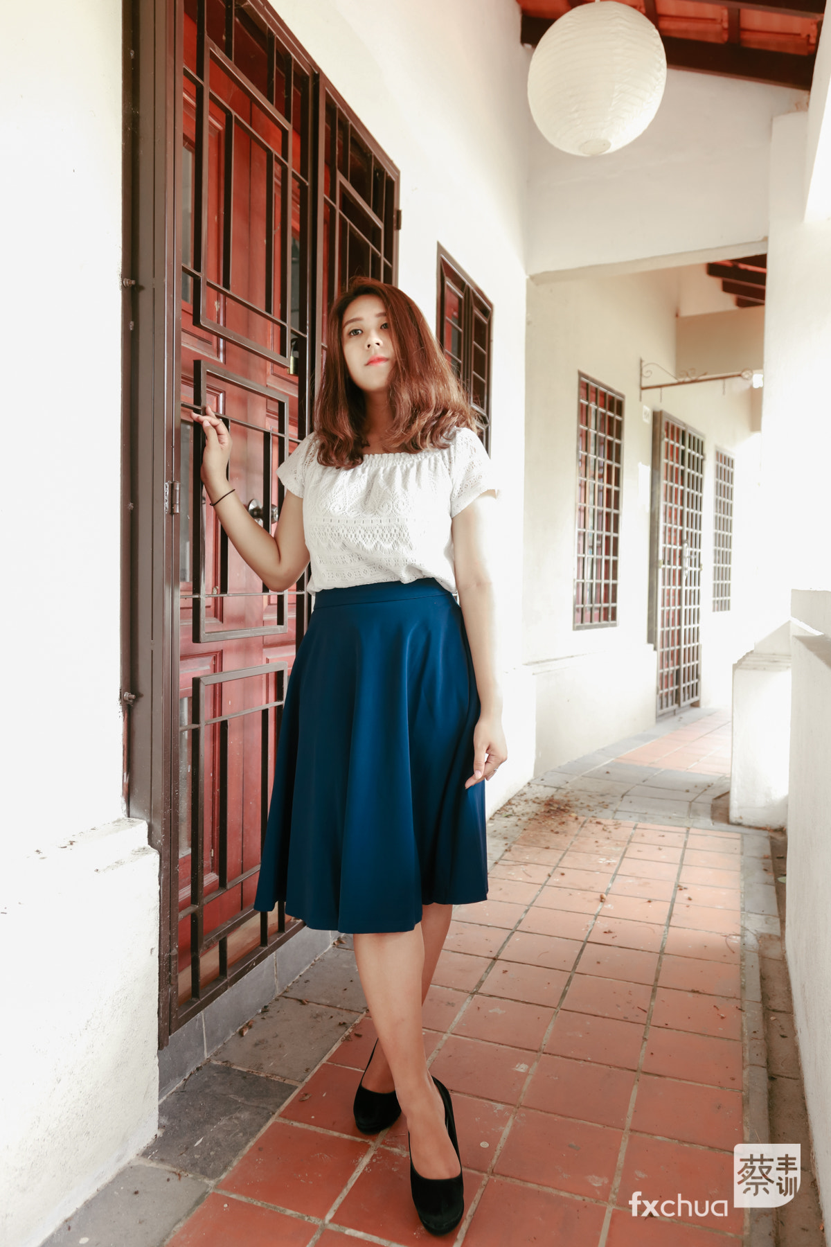 Canon EOS 5DS R sample photo. Girl at corridor photography
