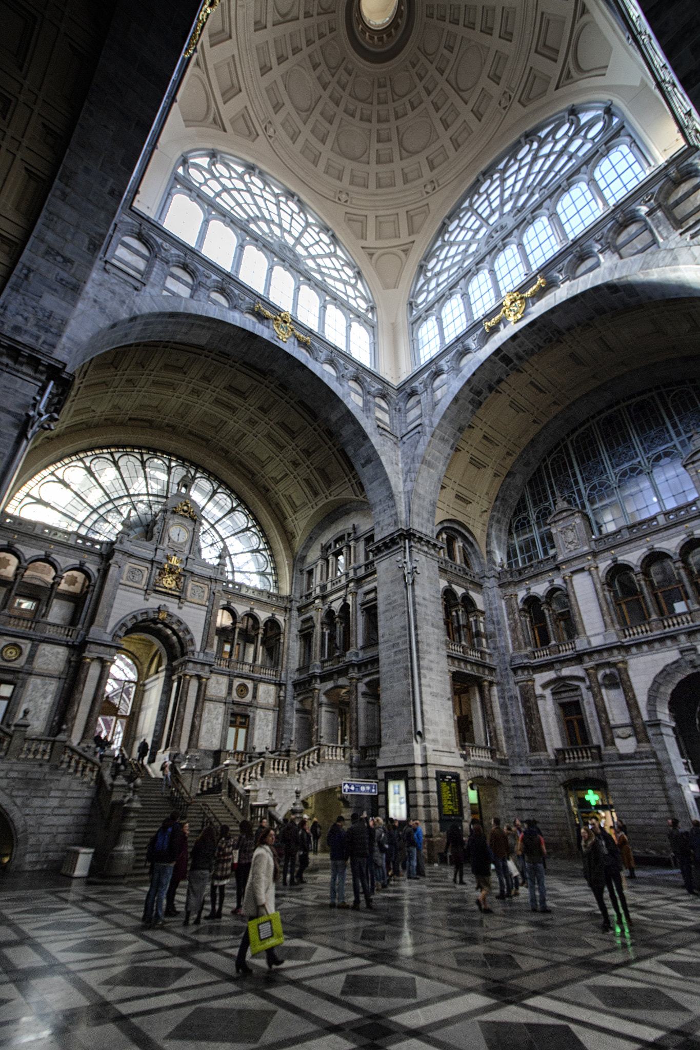Canon EOS 1200D (EOS Rebel T5 / EOS Kiss X70 / EOS Hi) sample photo. Antwerpen central station photography
