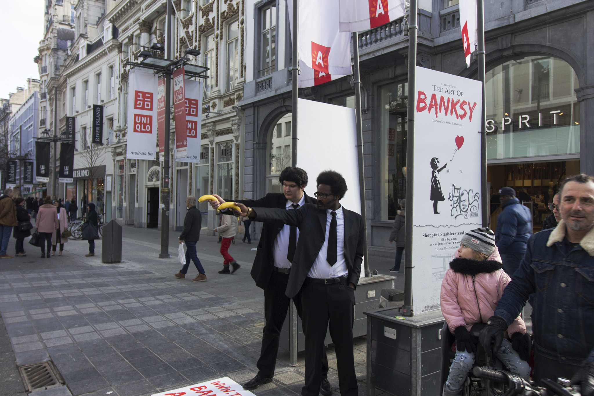 Canon EOS 1200D (EOS Rebel T5 / EOS Kiss X70 / EOS Hi) sample photo. Banksy exhibition promotion photography