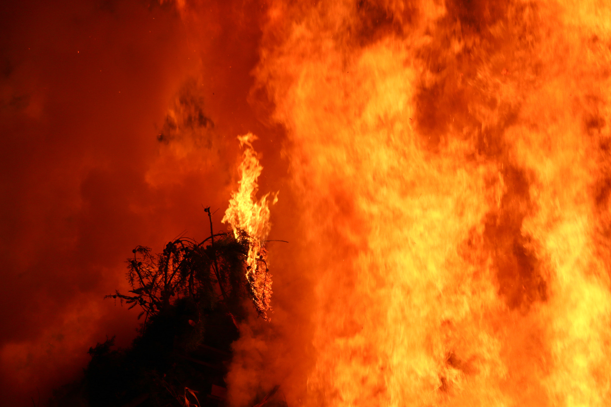 Canon EF-S 55-250mm F4-5.6 IS II sample photo. Fire photography