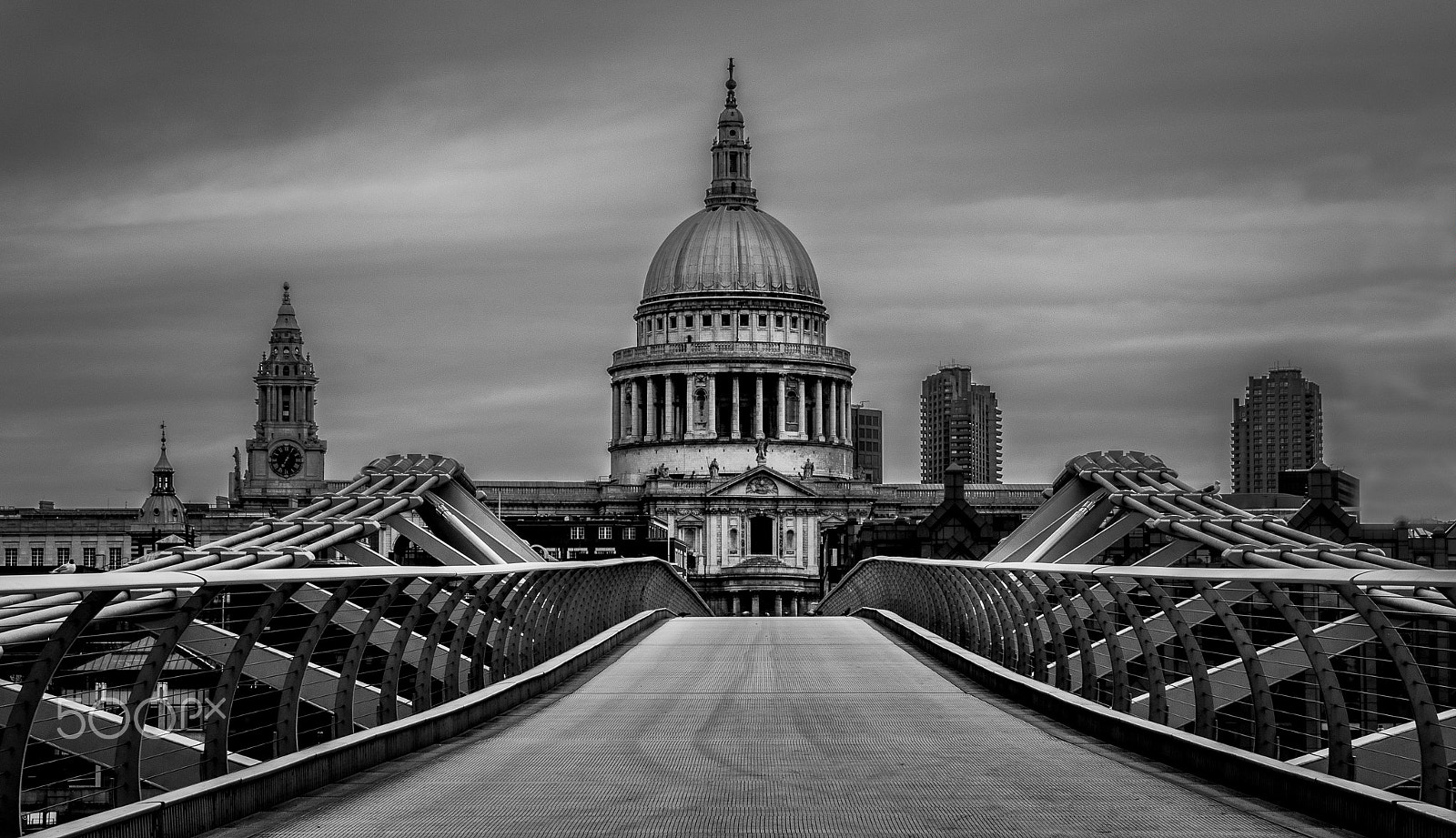Sigma 18-250mm F3.5-6.3 DC Macro OS HSM sample photo. St paul's black & white photography